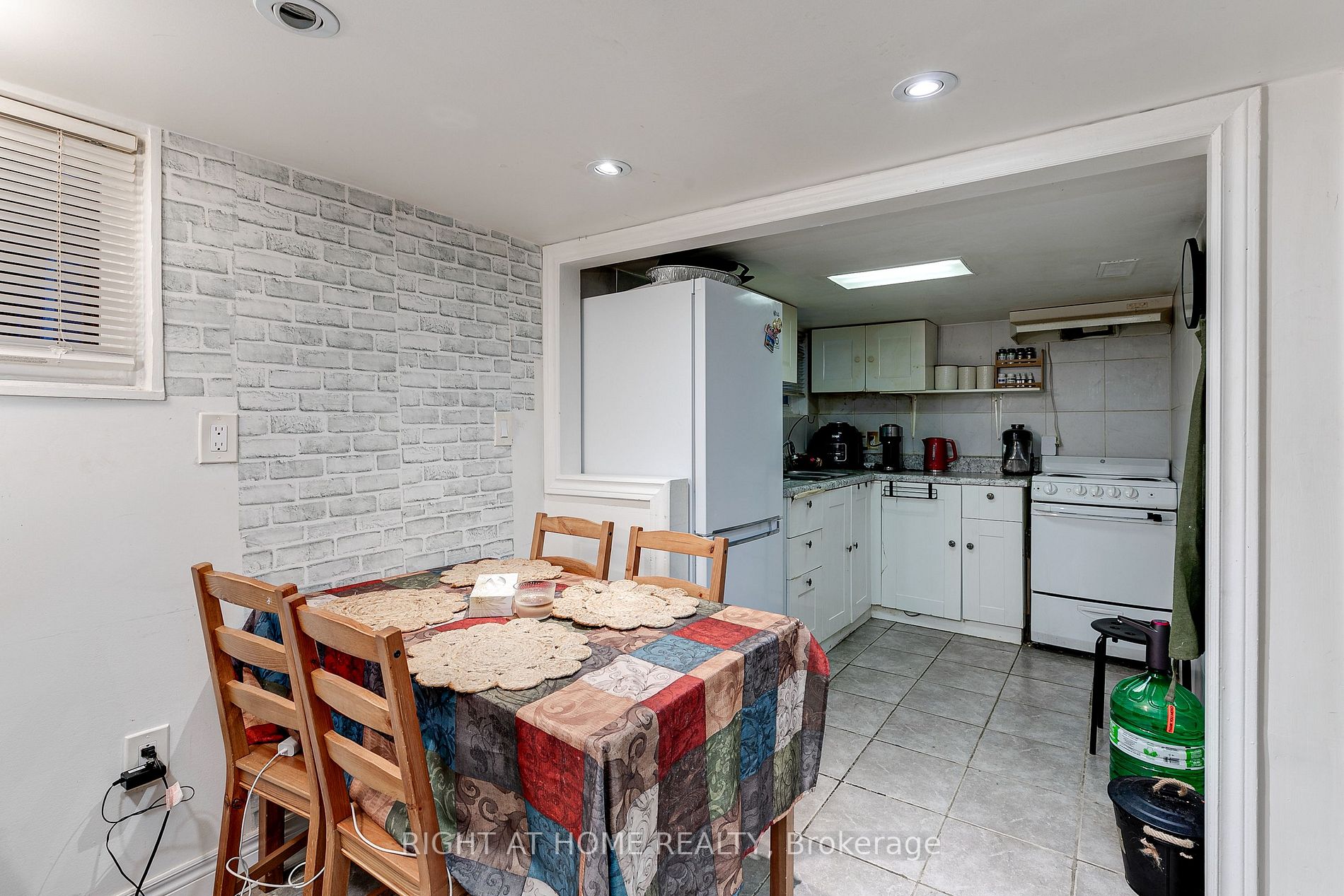 84 Rosethorn Avenue