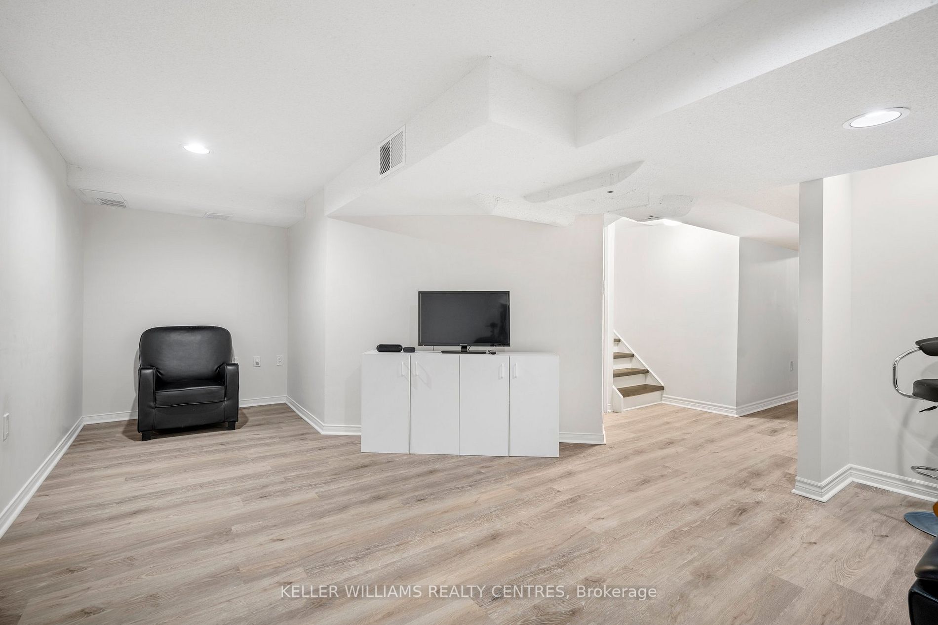 63 Wickstead Crt, #33