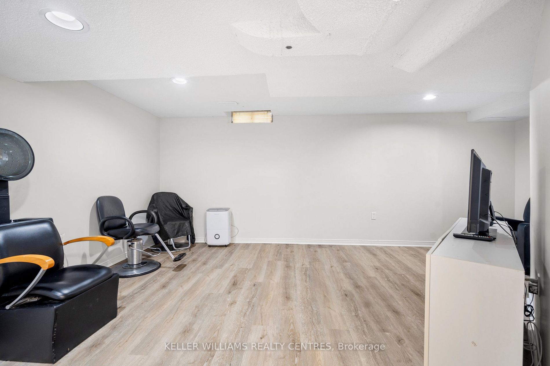63 Wickstead Crt, #33