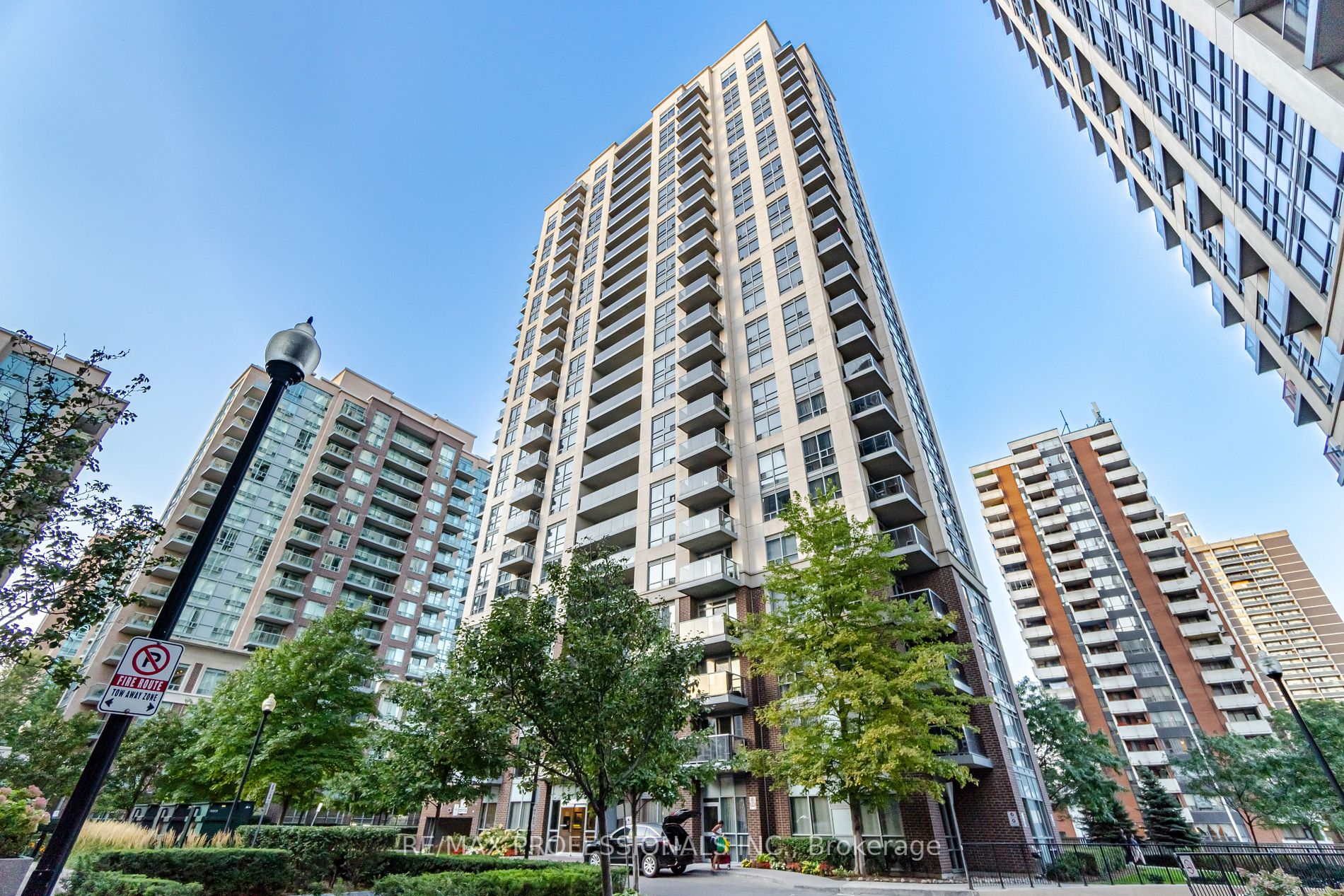 5 Michael Power Pl, #2102