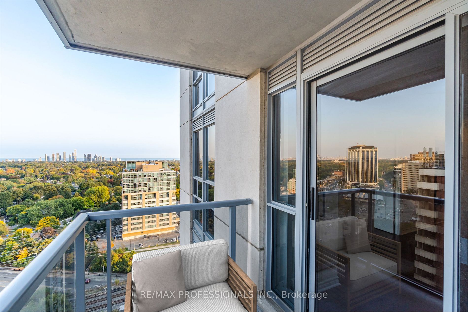 5 Michael Power Pl, #2102