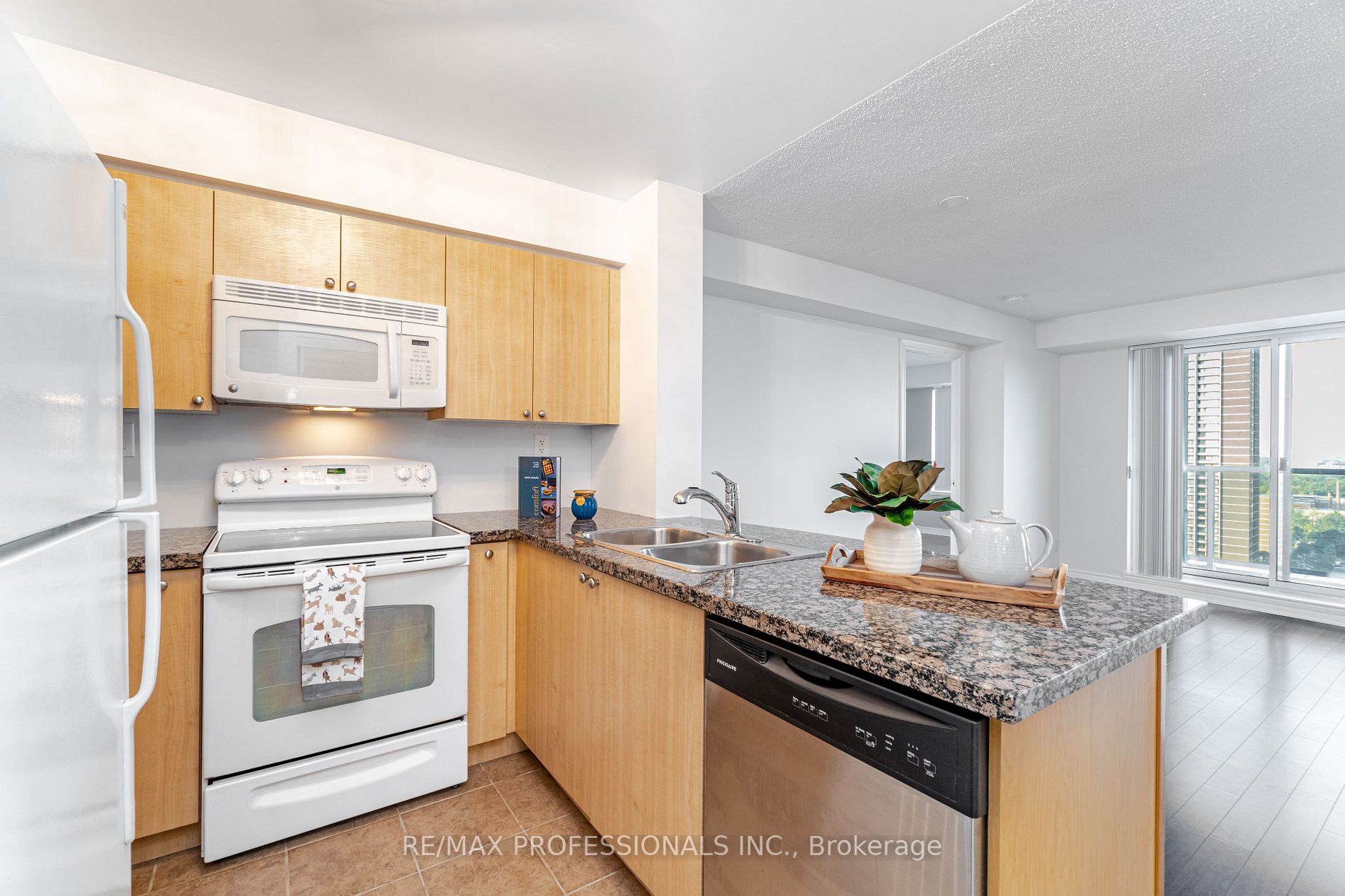 5 Michael Power Pl, #2102