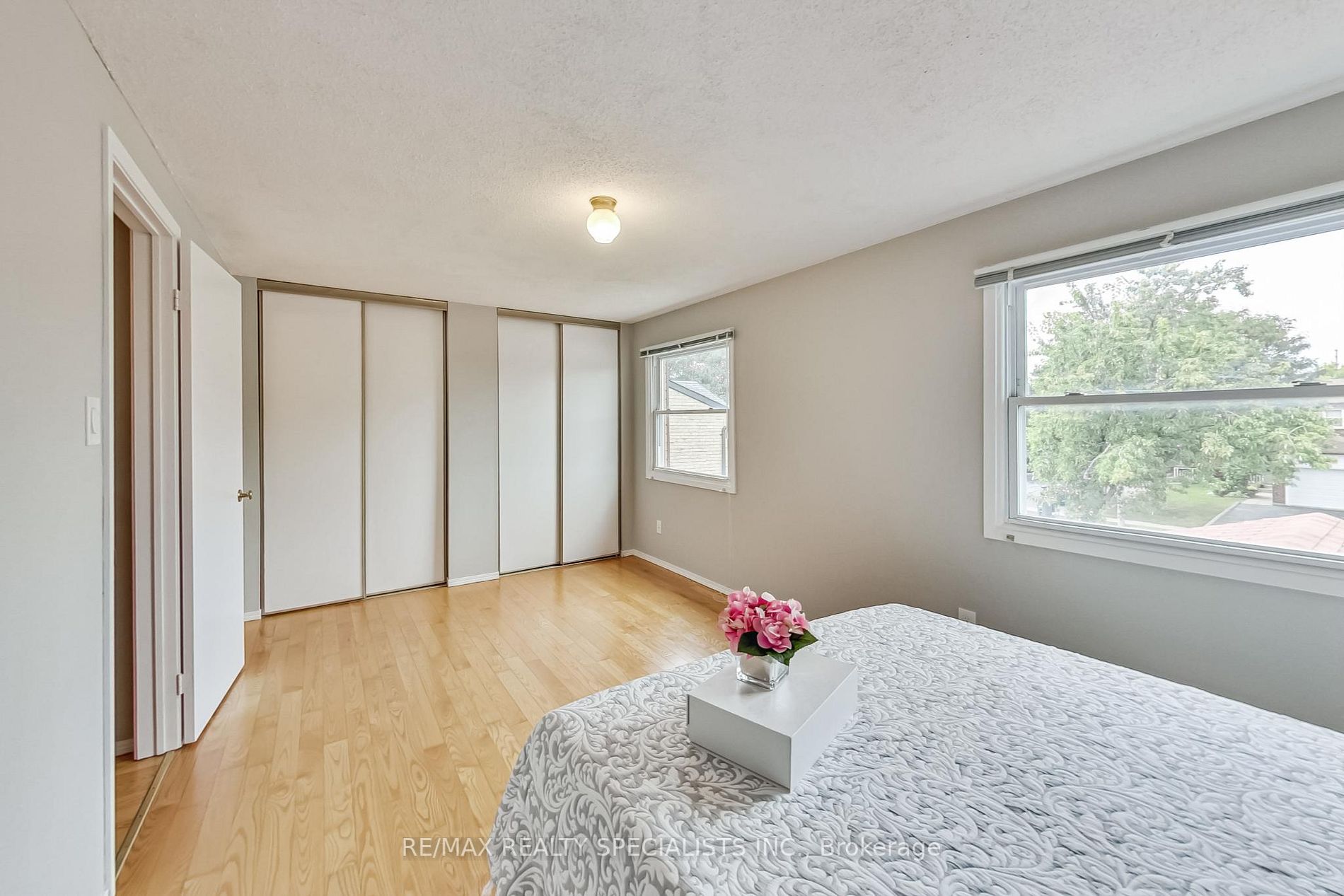 4389 Lee Dr