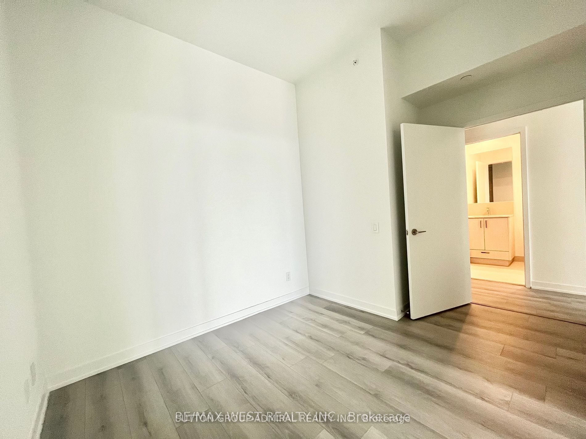 1787 St. Clair Ave W, #724