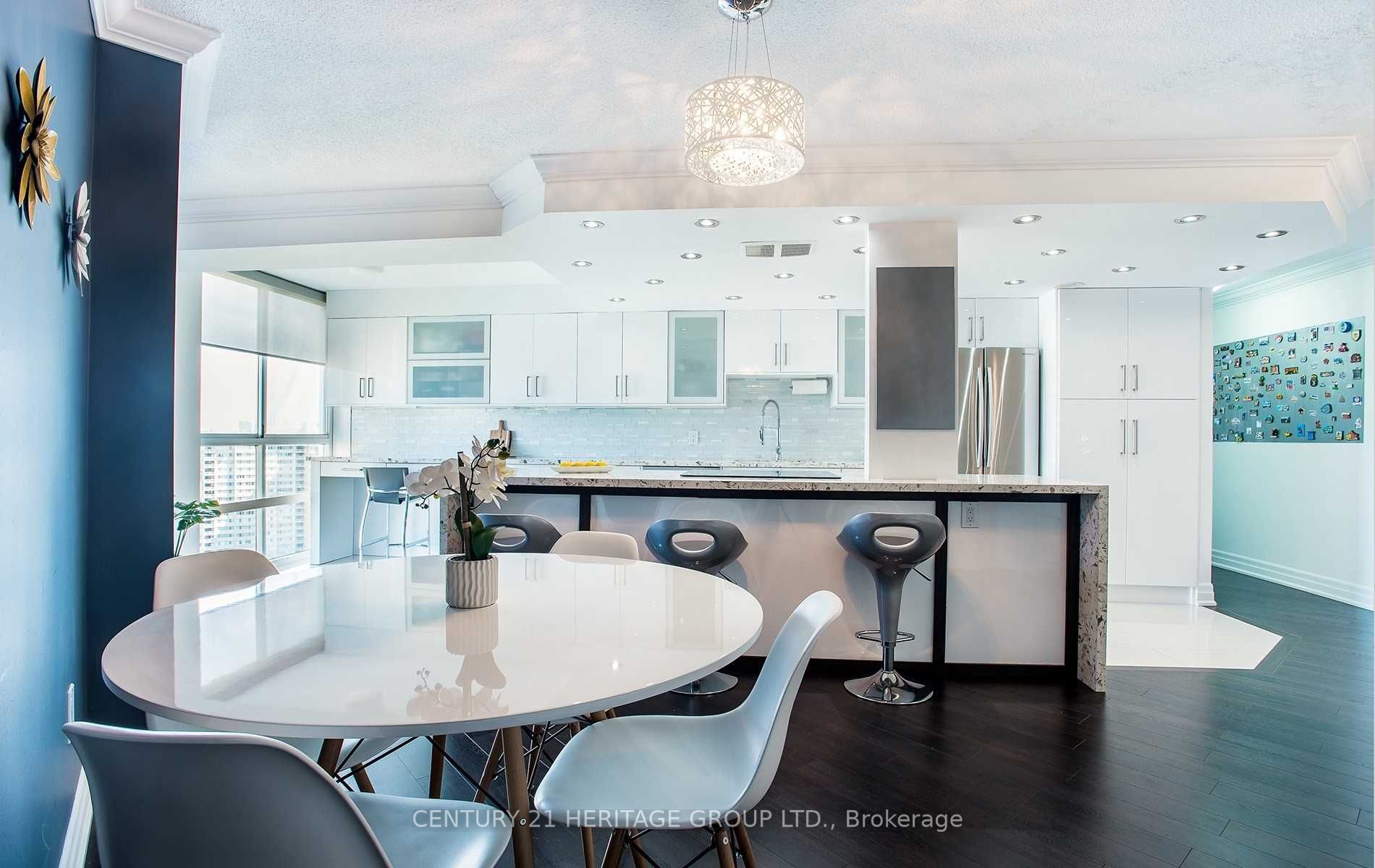 3650 Kaneff Cres, #2102