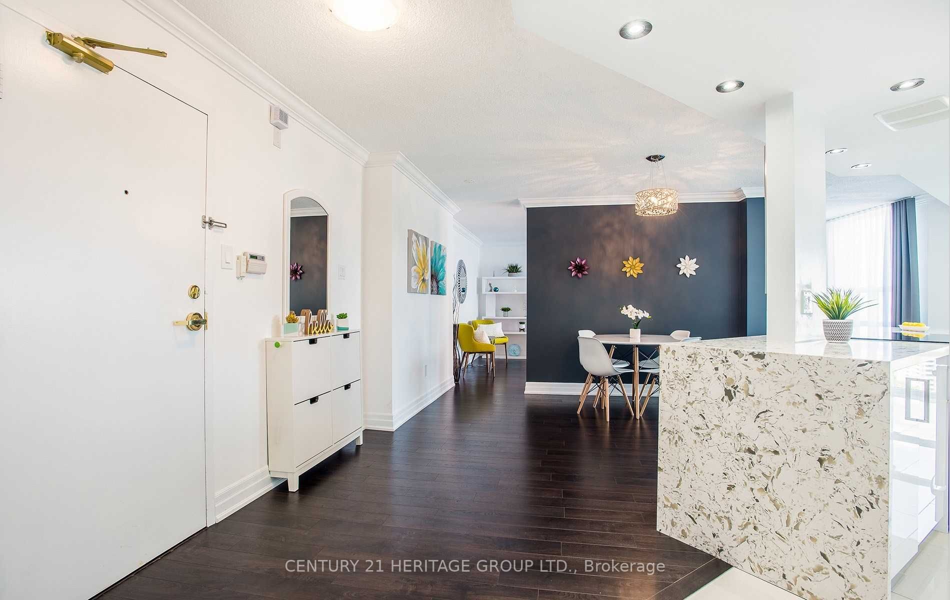 3650 Kaneff Cres, #2102