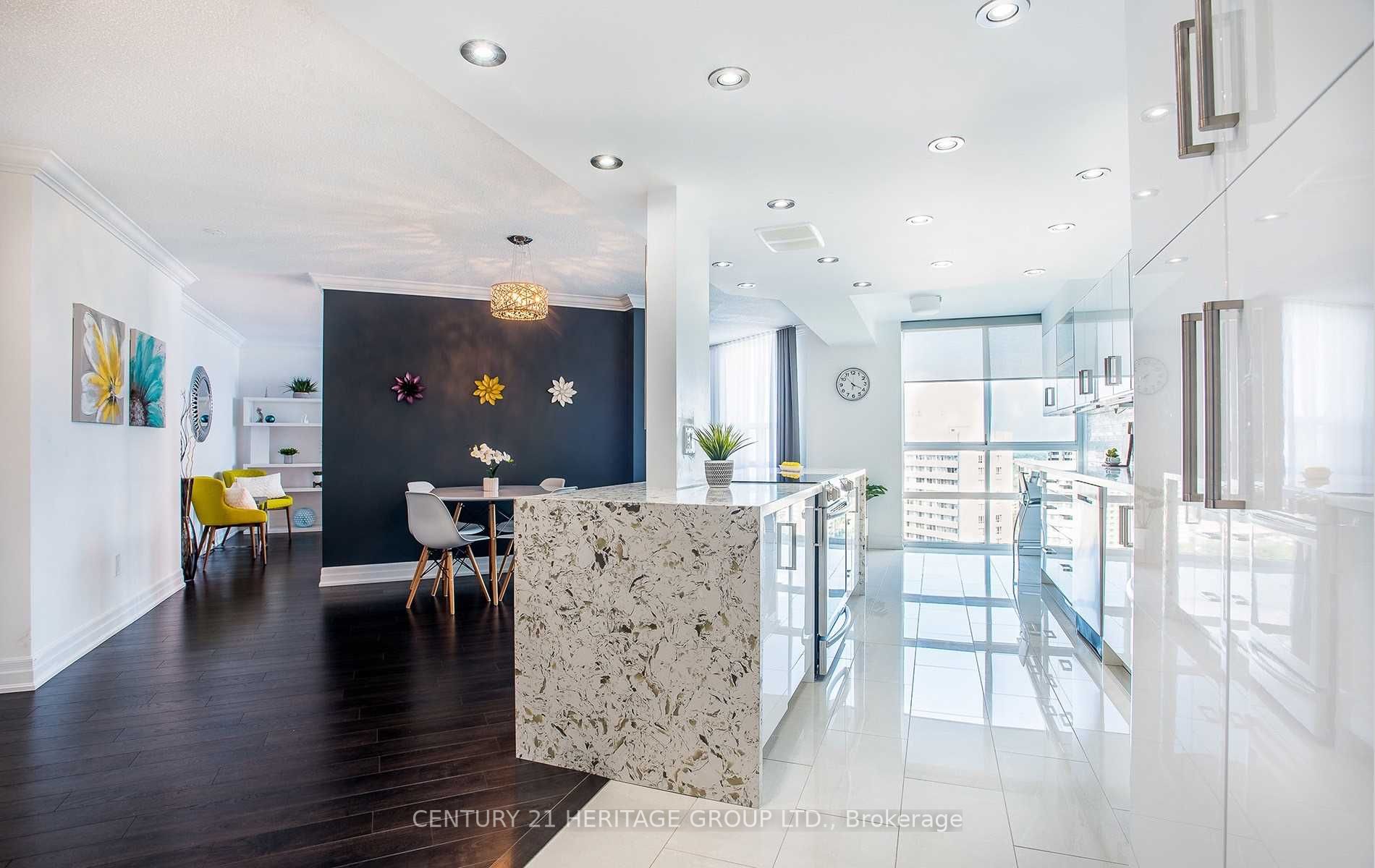 3650 Kaneff Cres, #2102