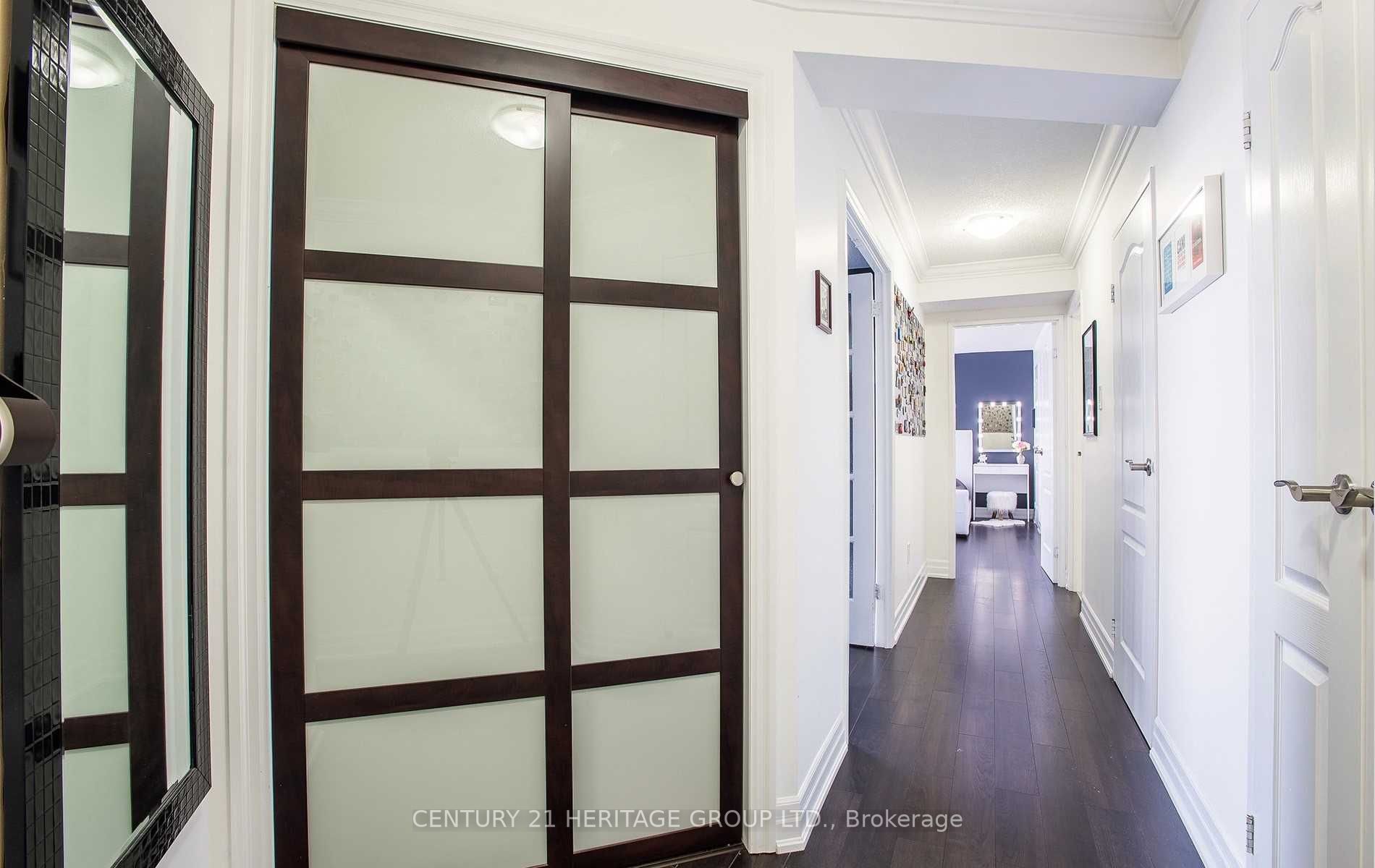 3650 Kaneff Cres, #2102