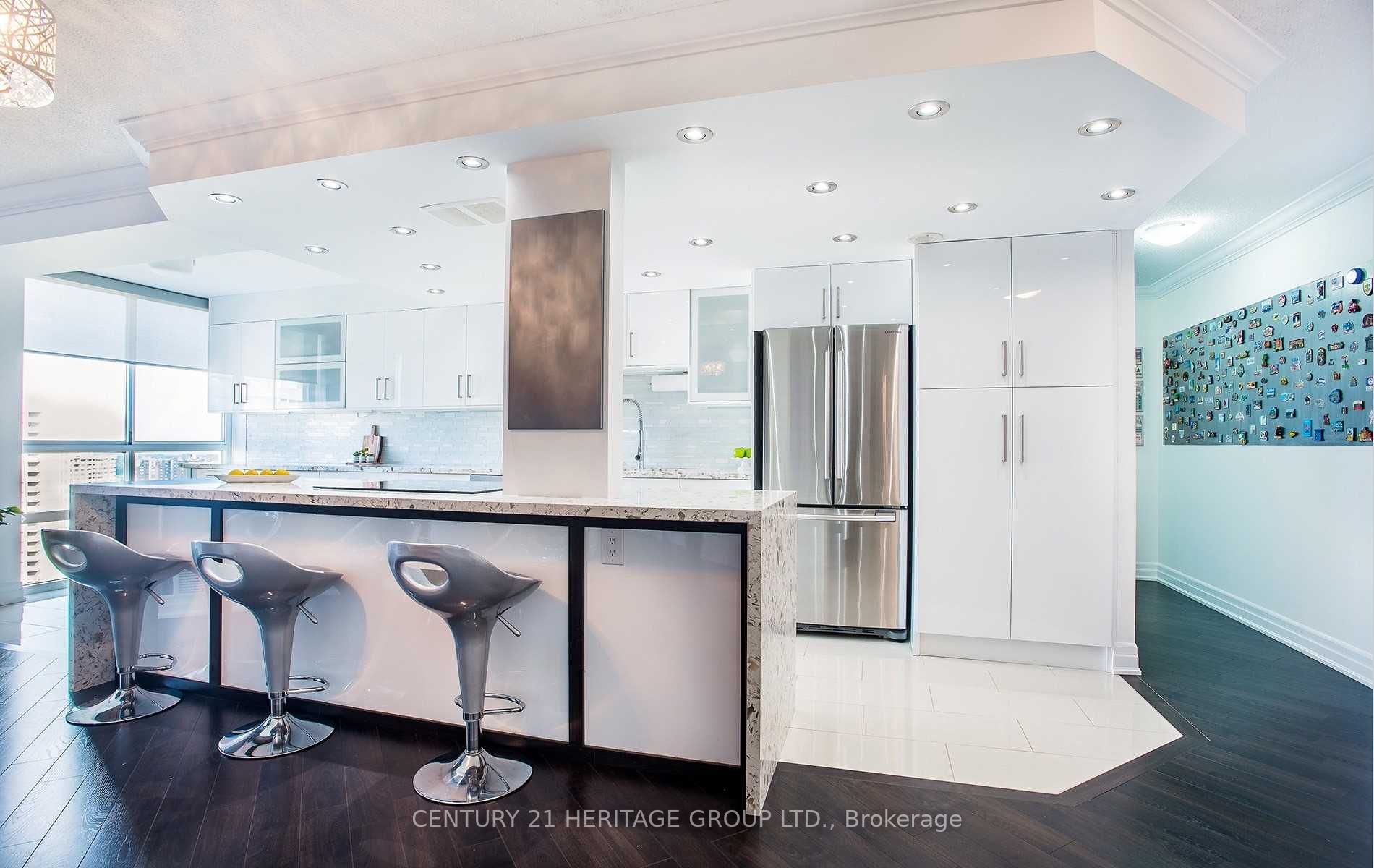 3650 Kaneff Cres, #2102
