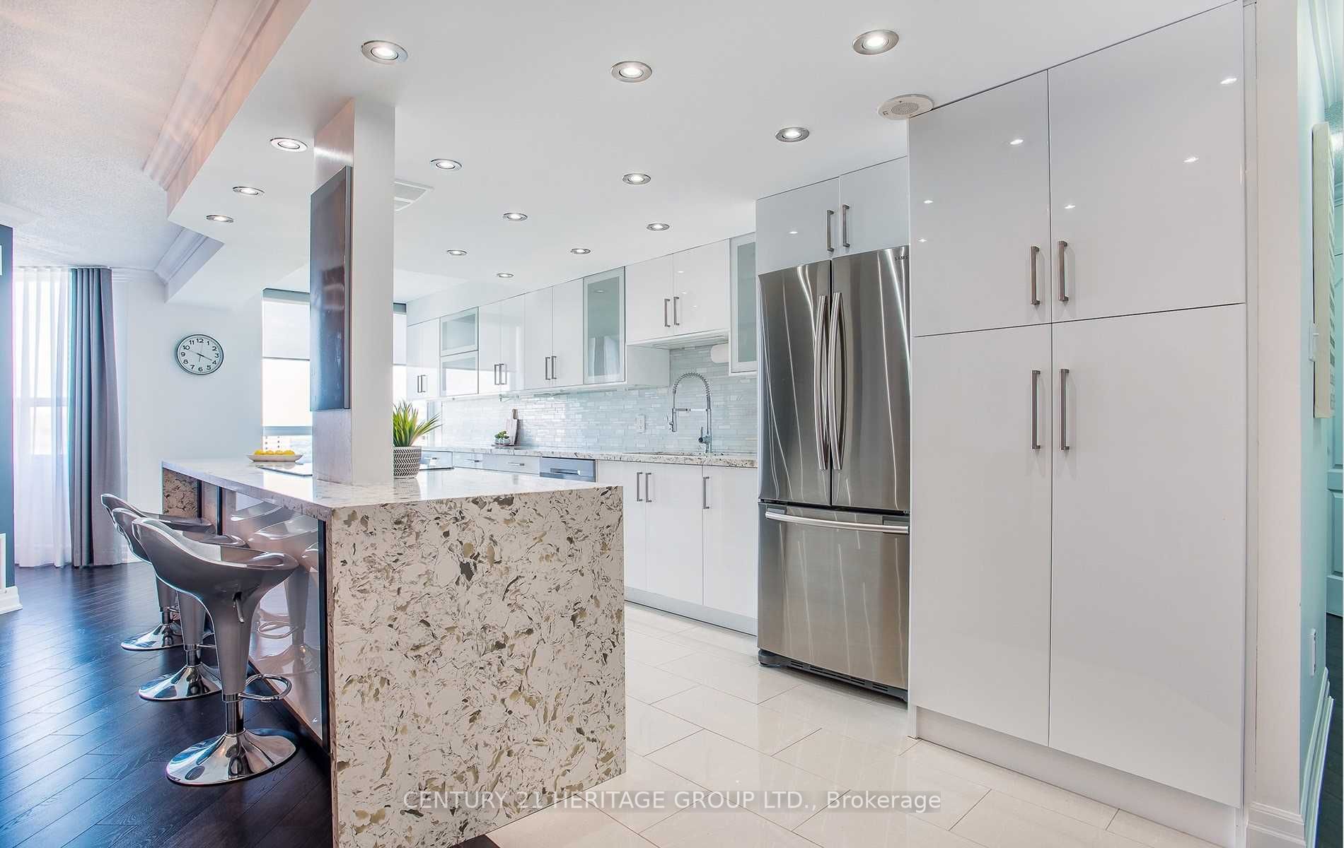 3650 Kaneff Cres, #2102