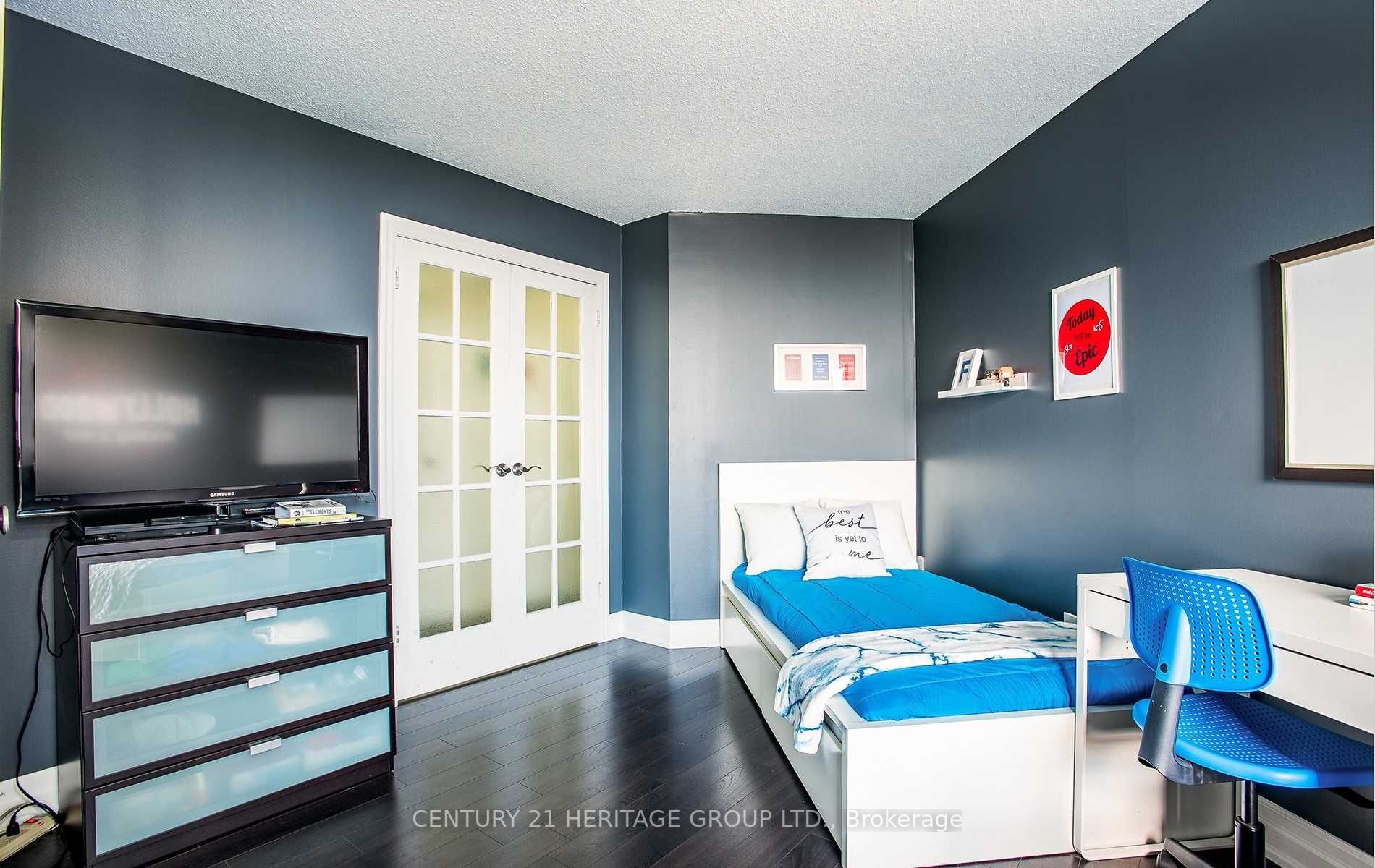 3650 Kaneff Cres, #2102