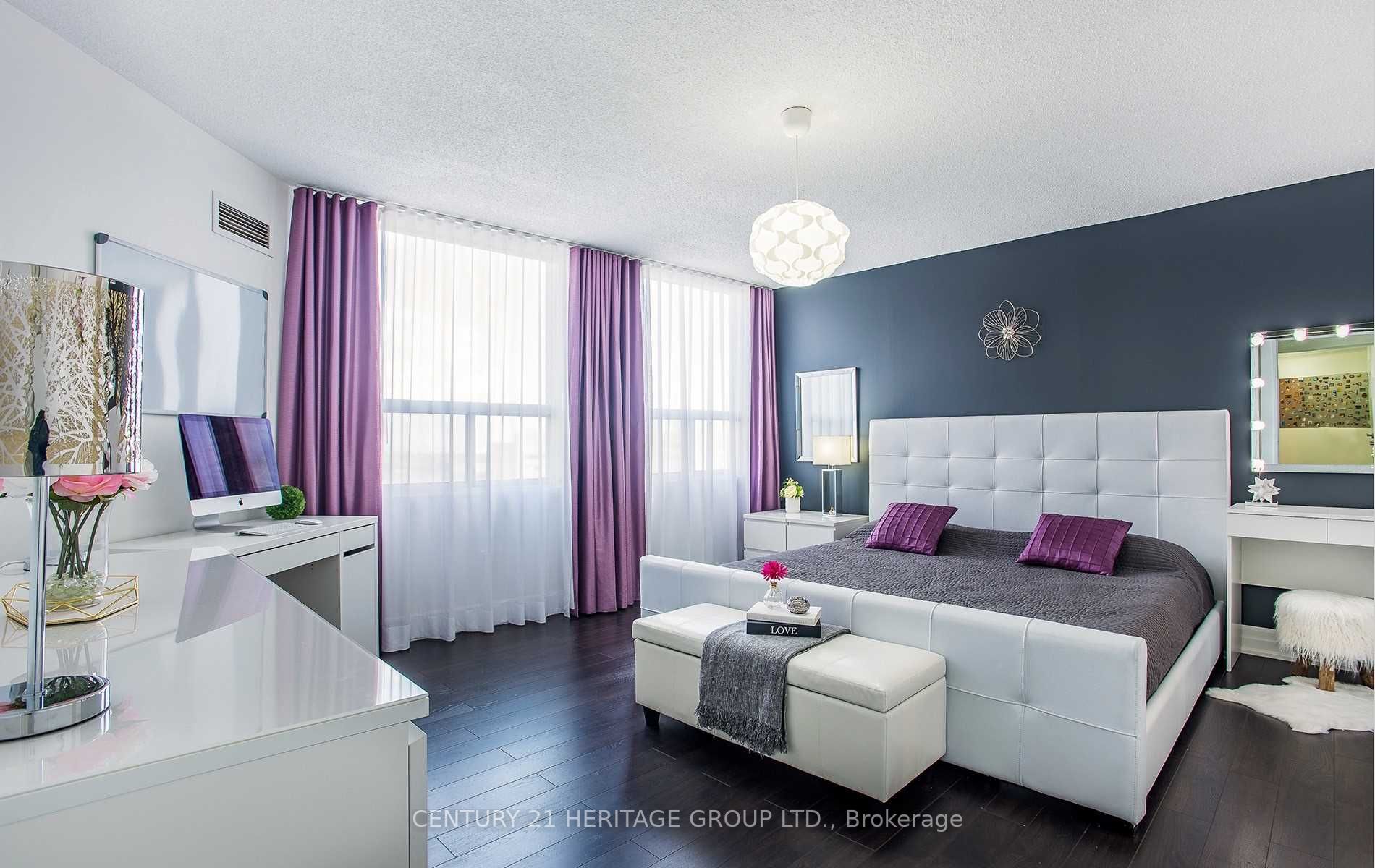 3650 Kaneff Cres, #2102