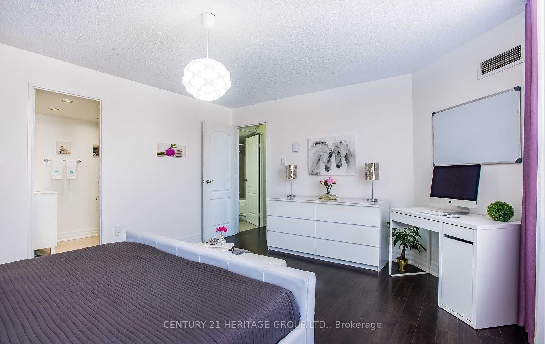 3650 Kaneff Cres, #2102