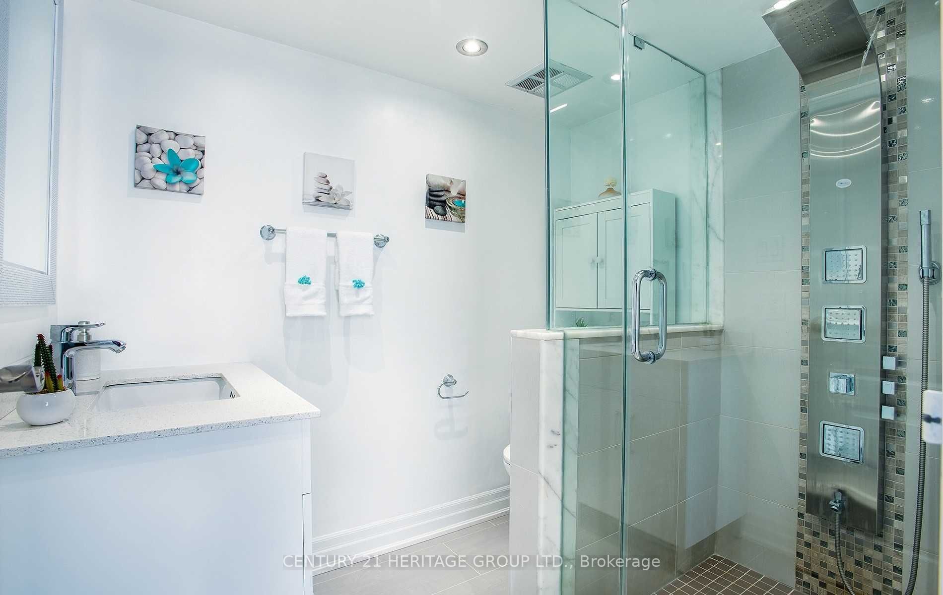 3650 Kaneff Cres, #2102