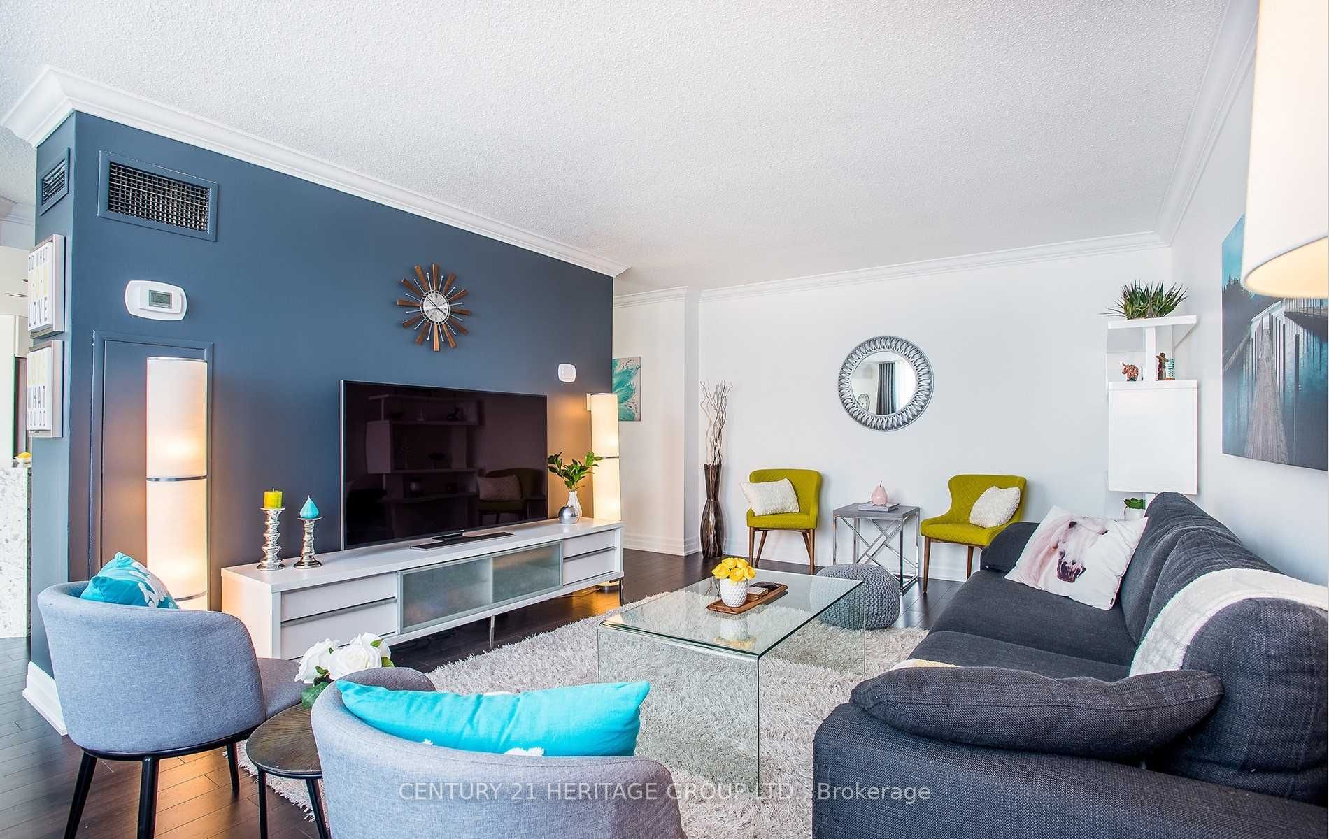 3650 Kaneff Cres, #2102