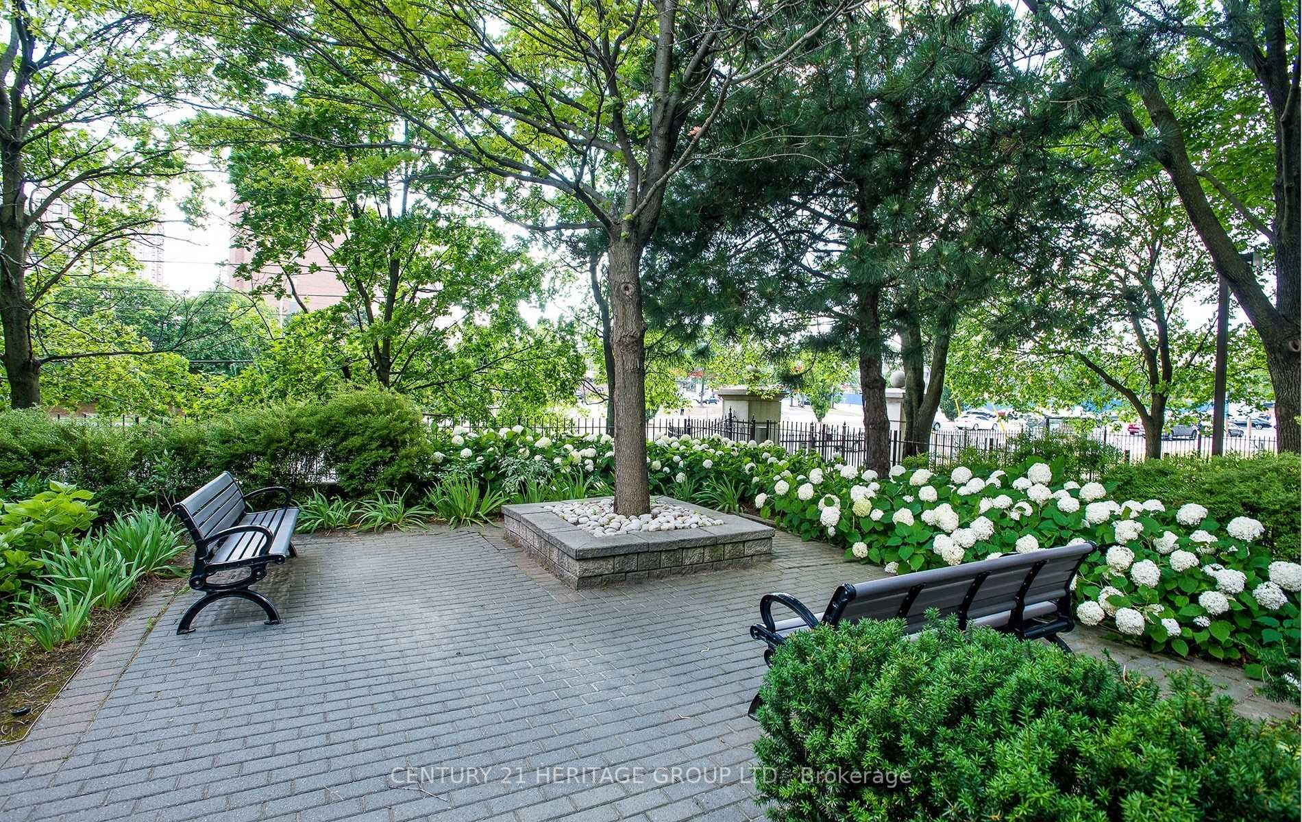 3650 Kaneff Cres, #2102
