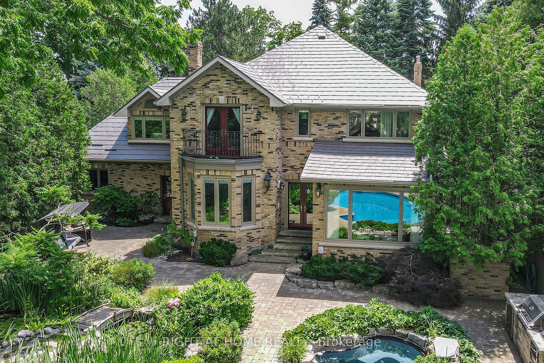 375 Lakeshore Road W