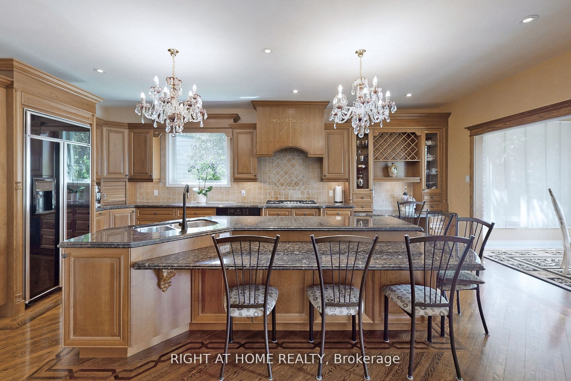 375 Lakeshore Road W