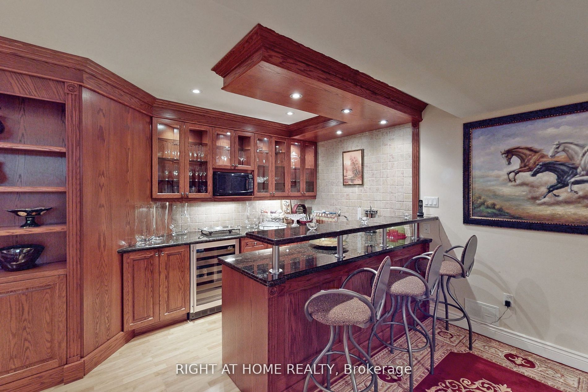 375 Lakeshore Road W
