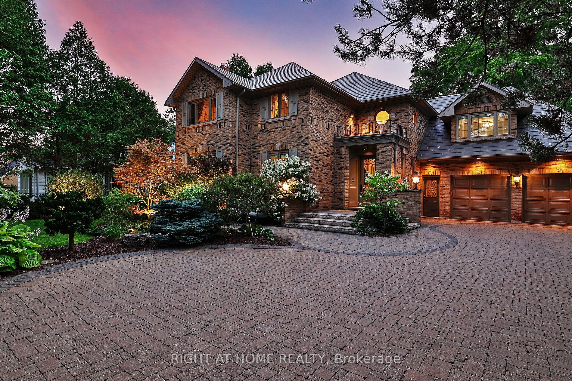 375 Lakeshore Road W