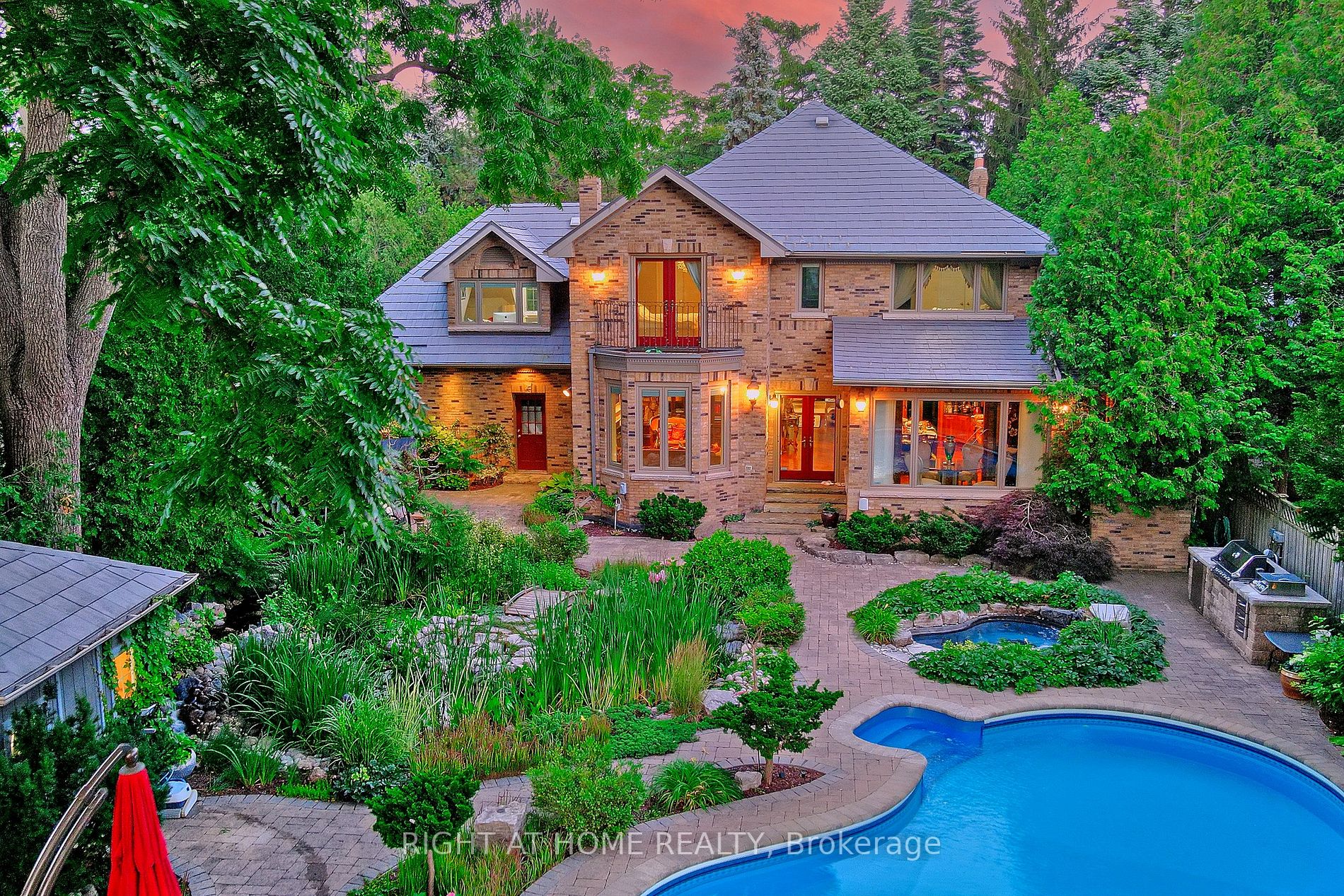 375 Lakeshore Road W