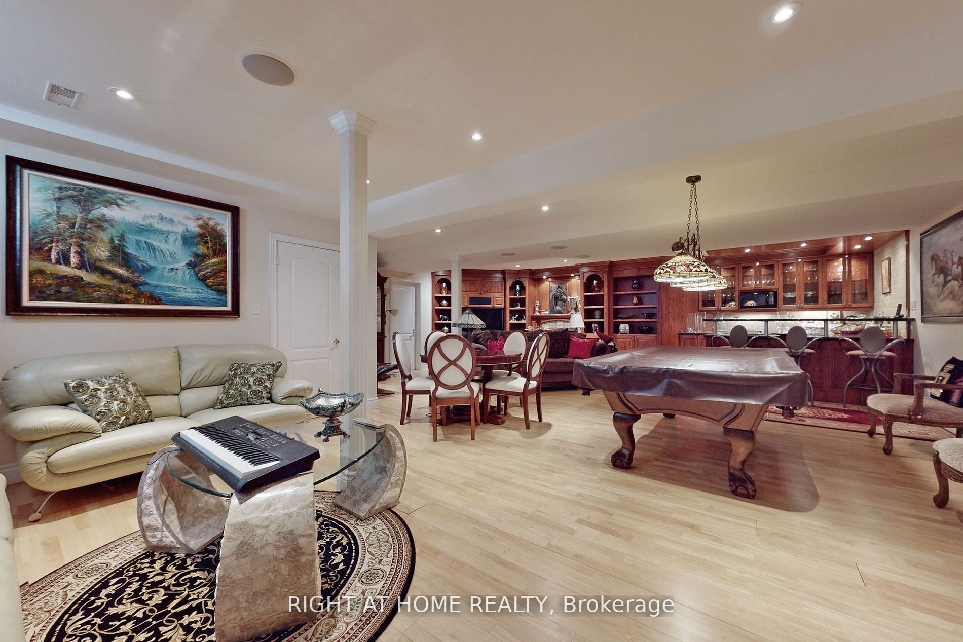 375 Lakeshore Road W