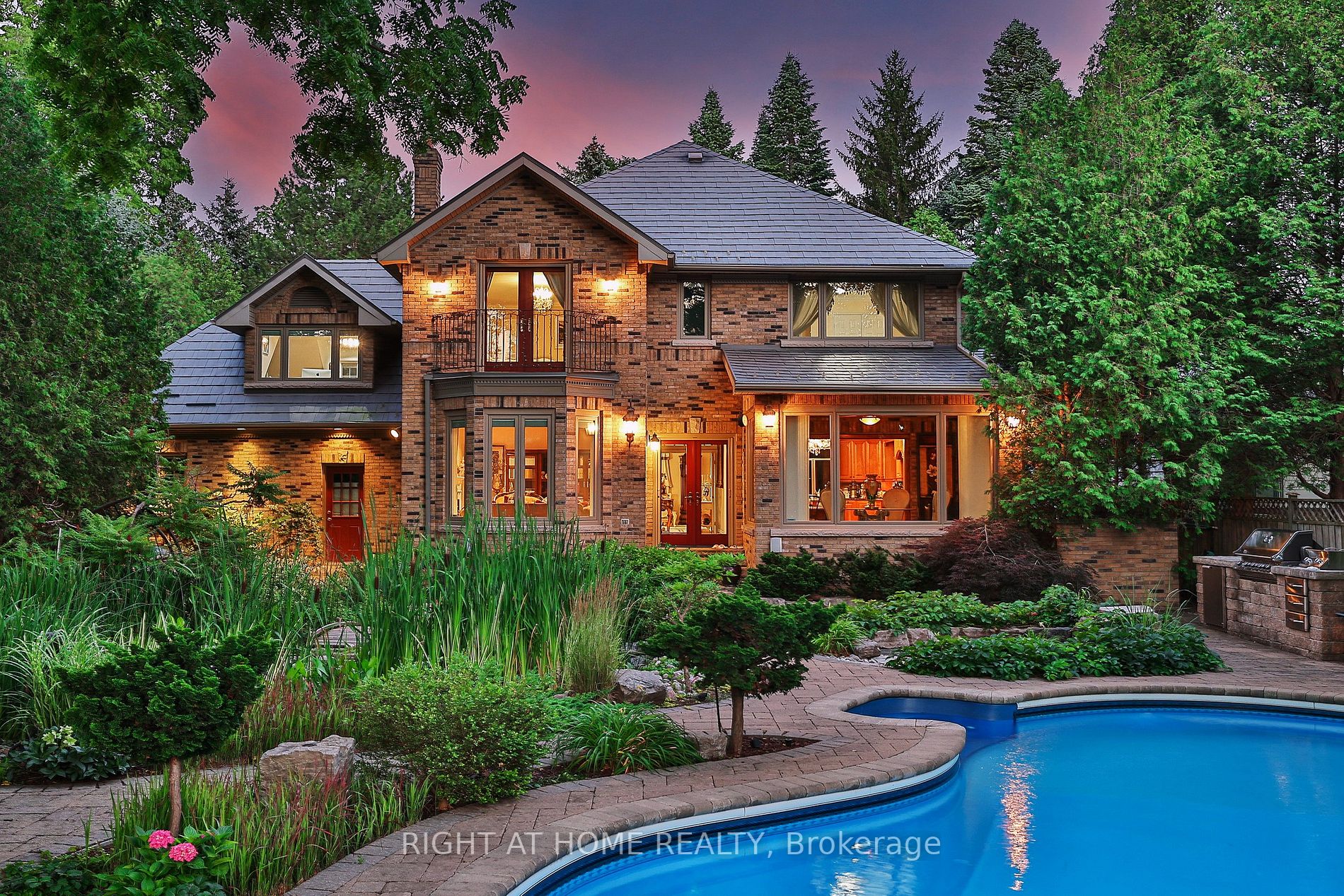 375 Lakeshore Road W