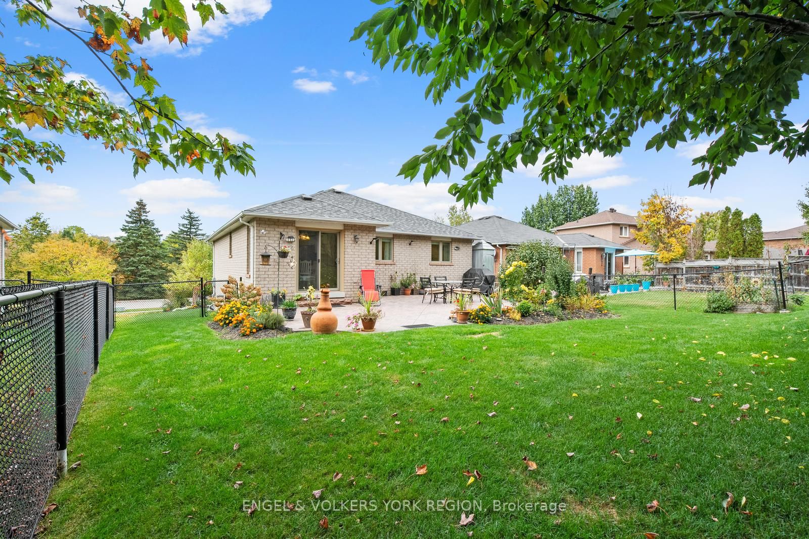 34 Sunkist Valley Road