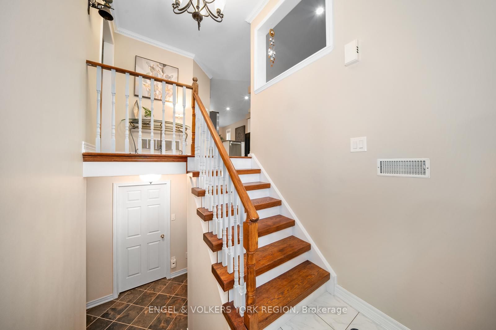 34 Sunkist Valley Road