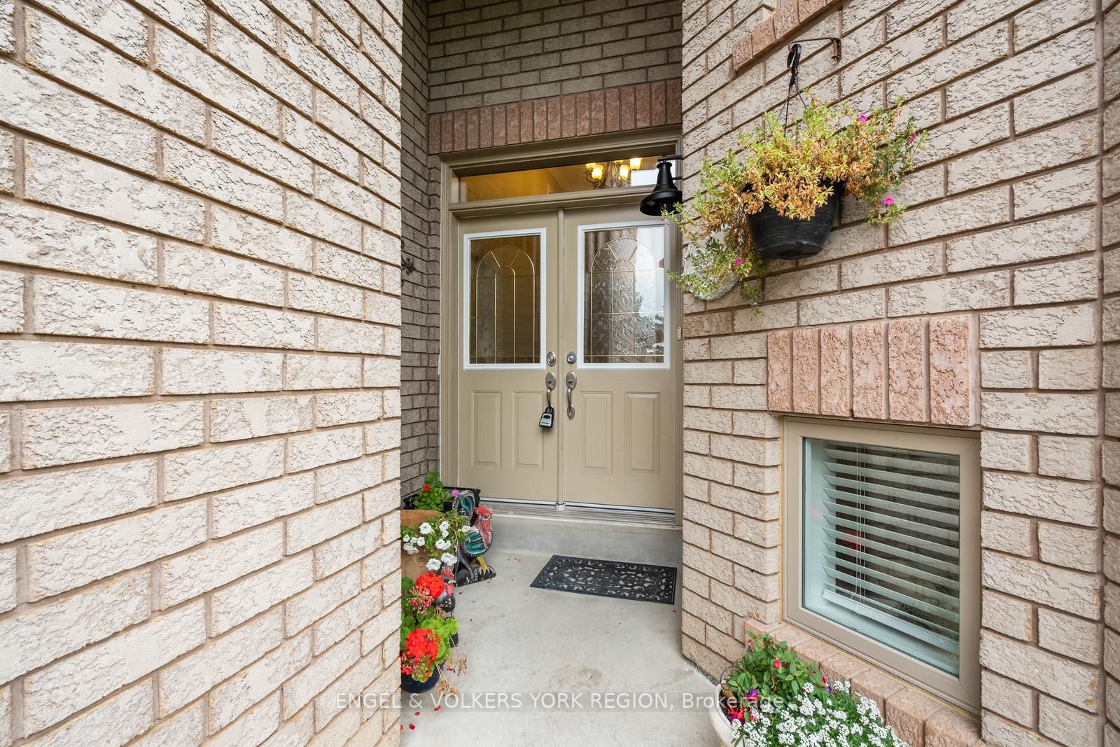 34 Sunkist Valley Road