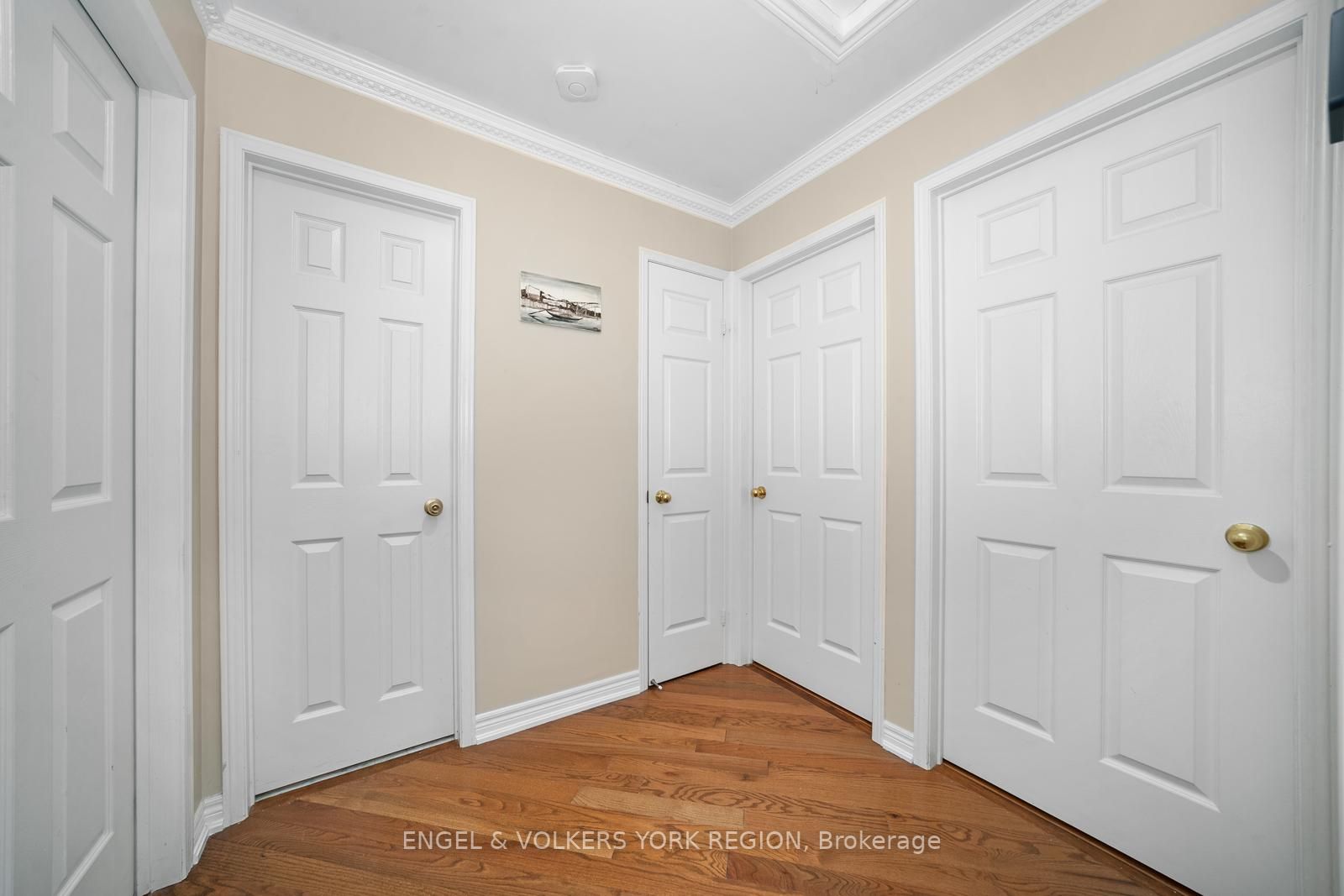 34 Sunkist Valley Road