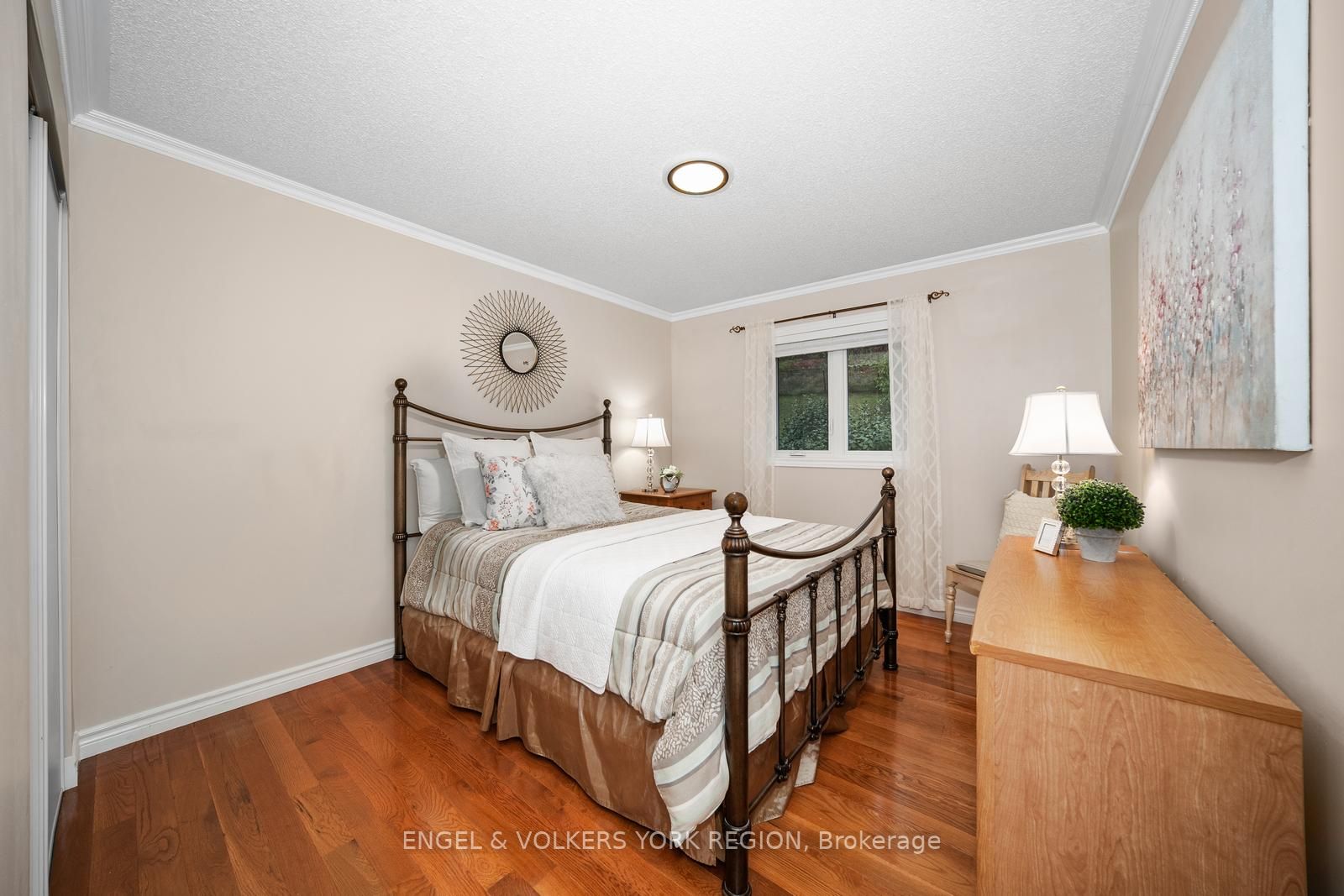 34 Sunkist Valley Road