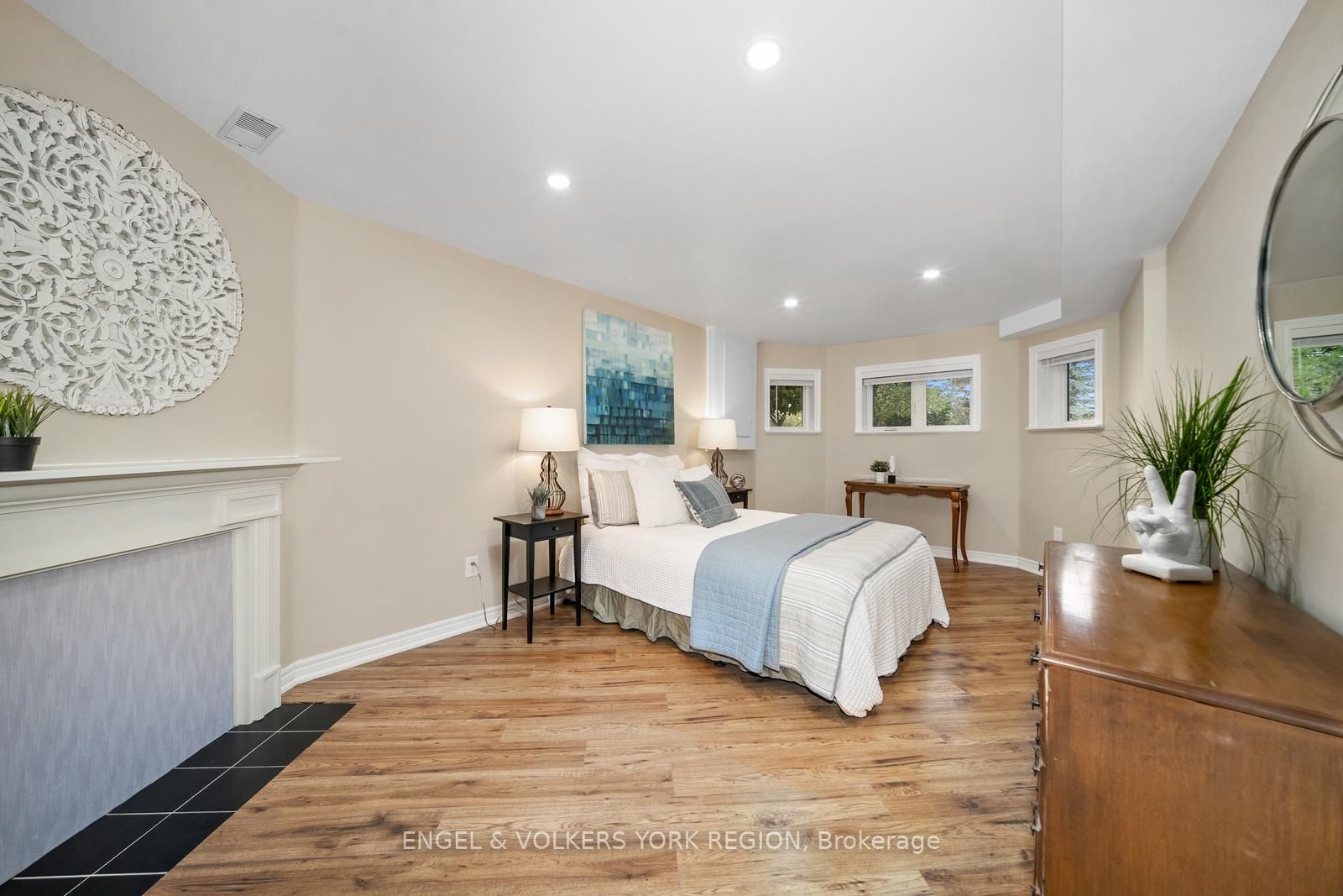 34 Sunkist Valley Road