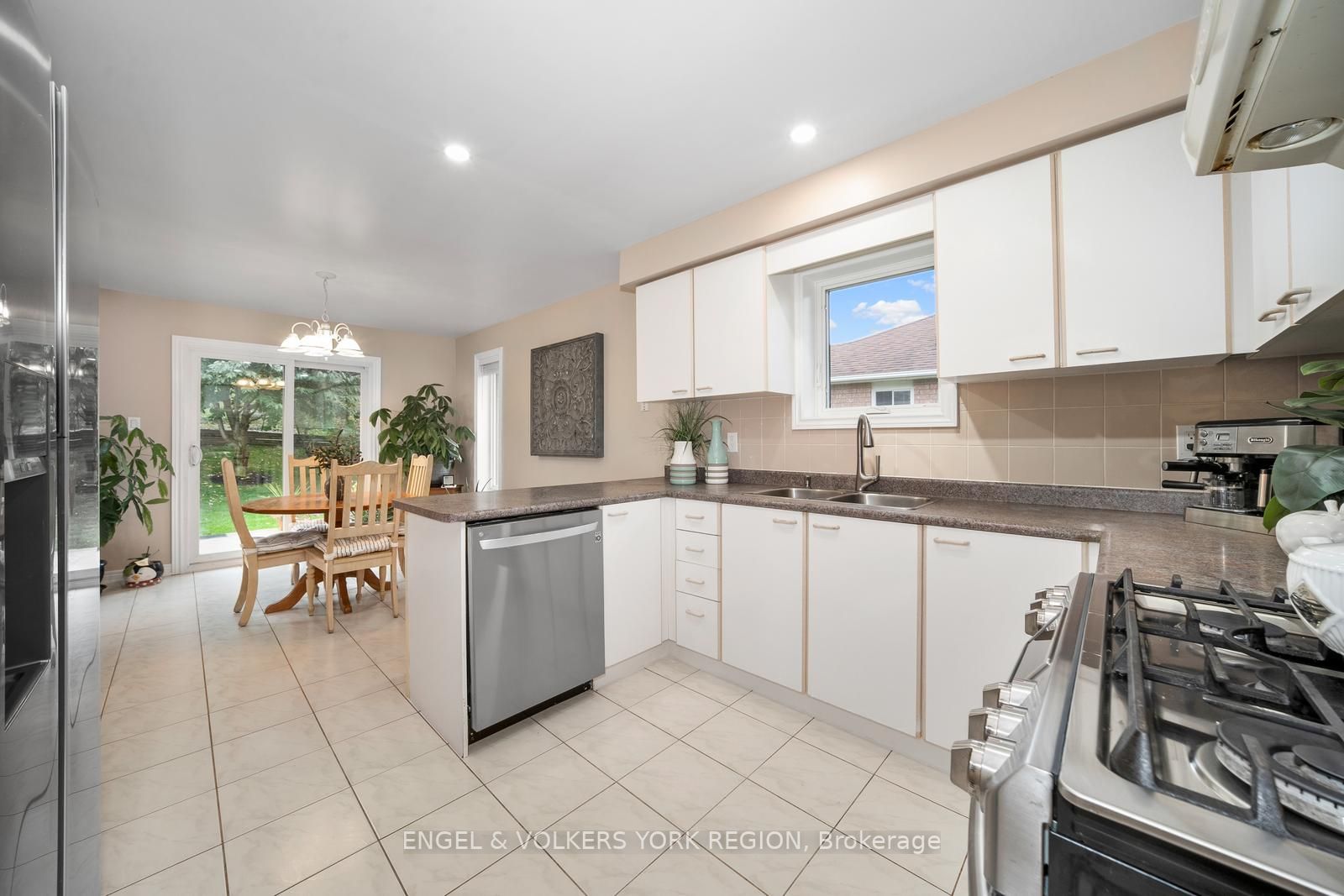 34 Sunkist Valley Road