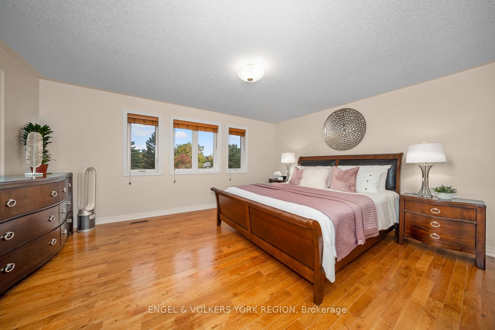 34 Sunkist Valley Road