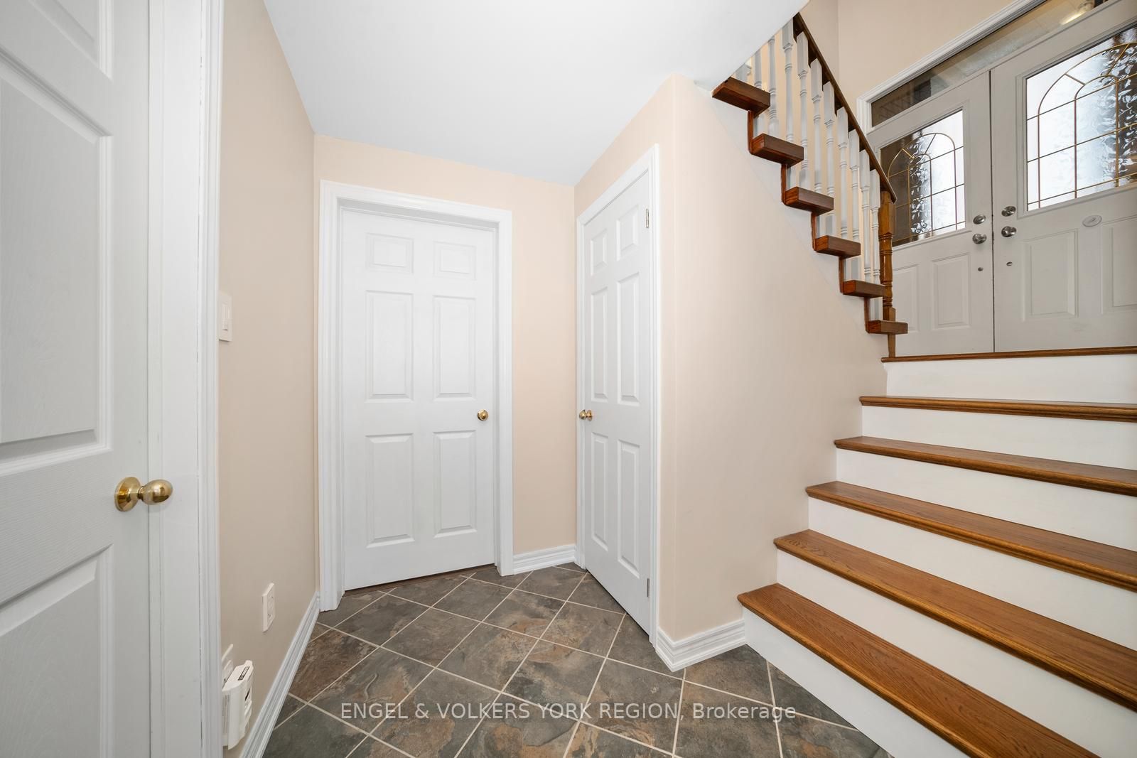 34 Sunkist Valley Road
