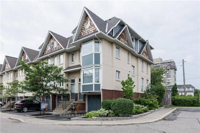 800 Dundas St W, #8