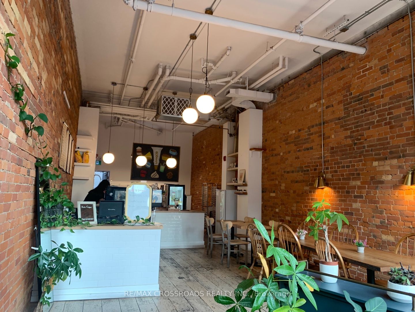 382 Keele St