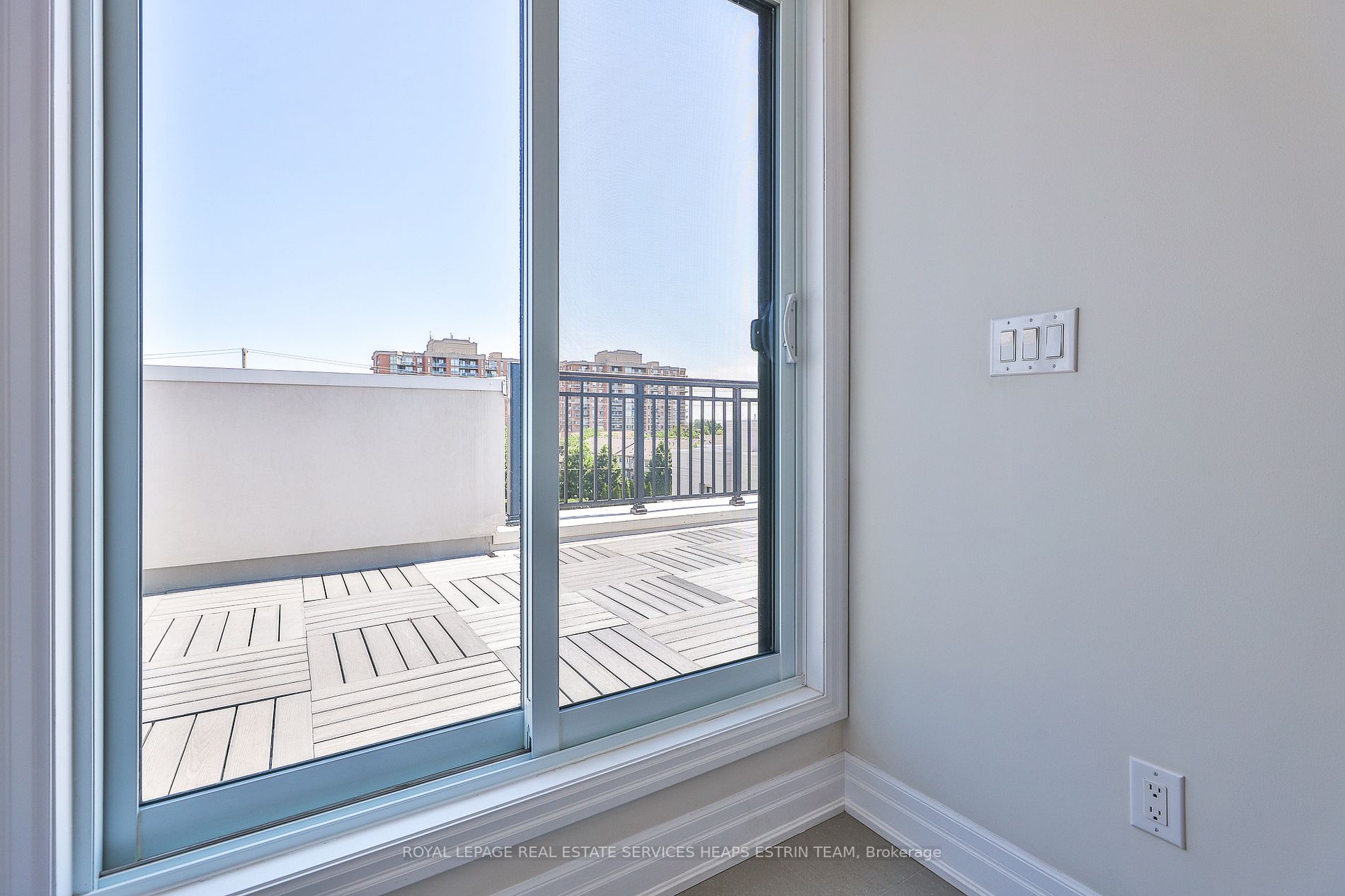 657 Cricklewood Dr, #519