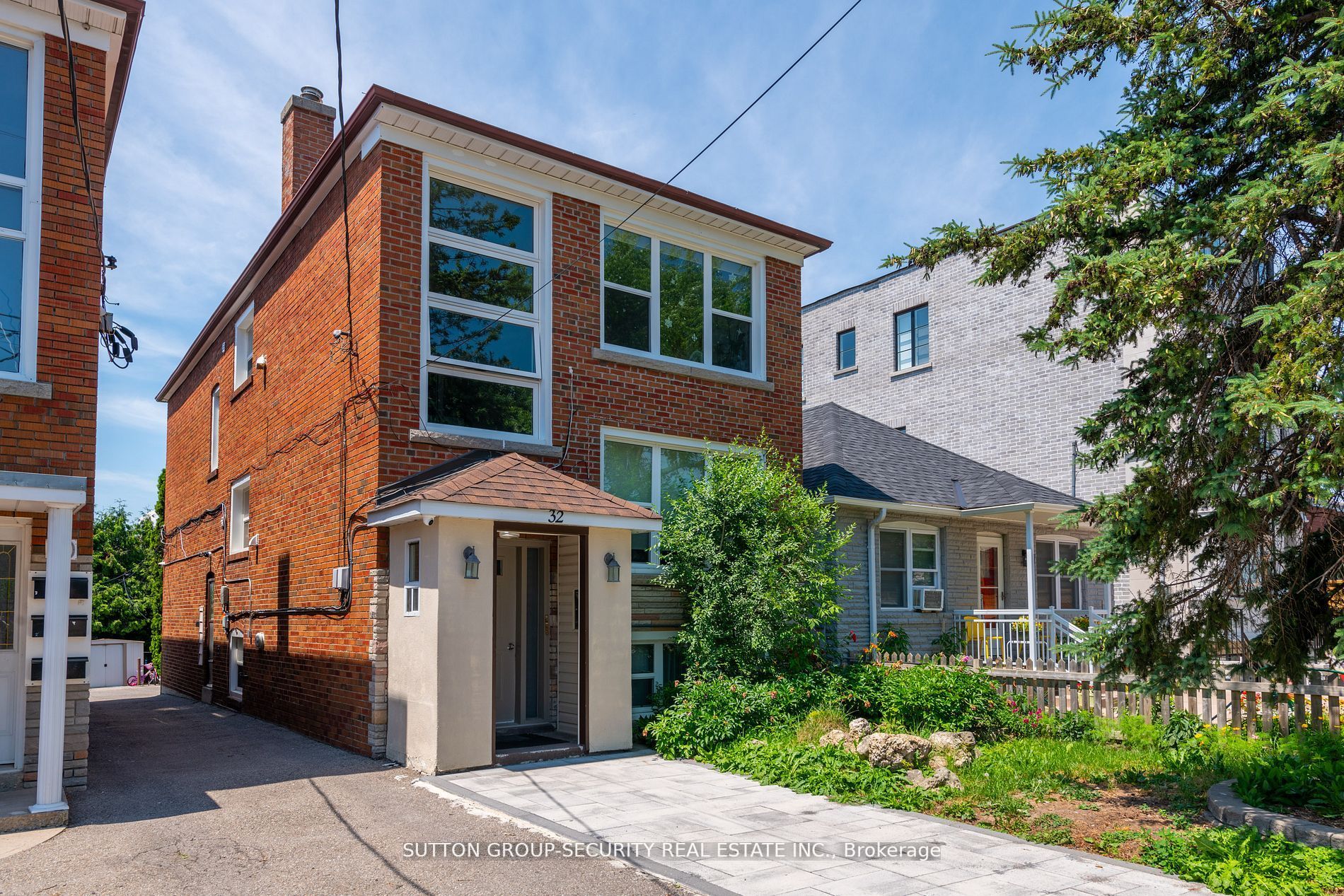 32 Little Blvd