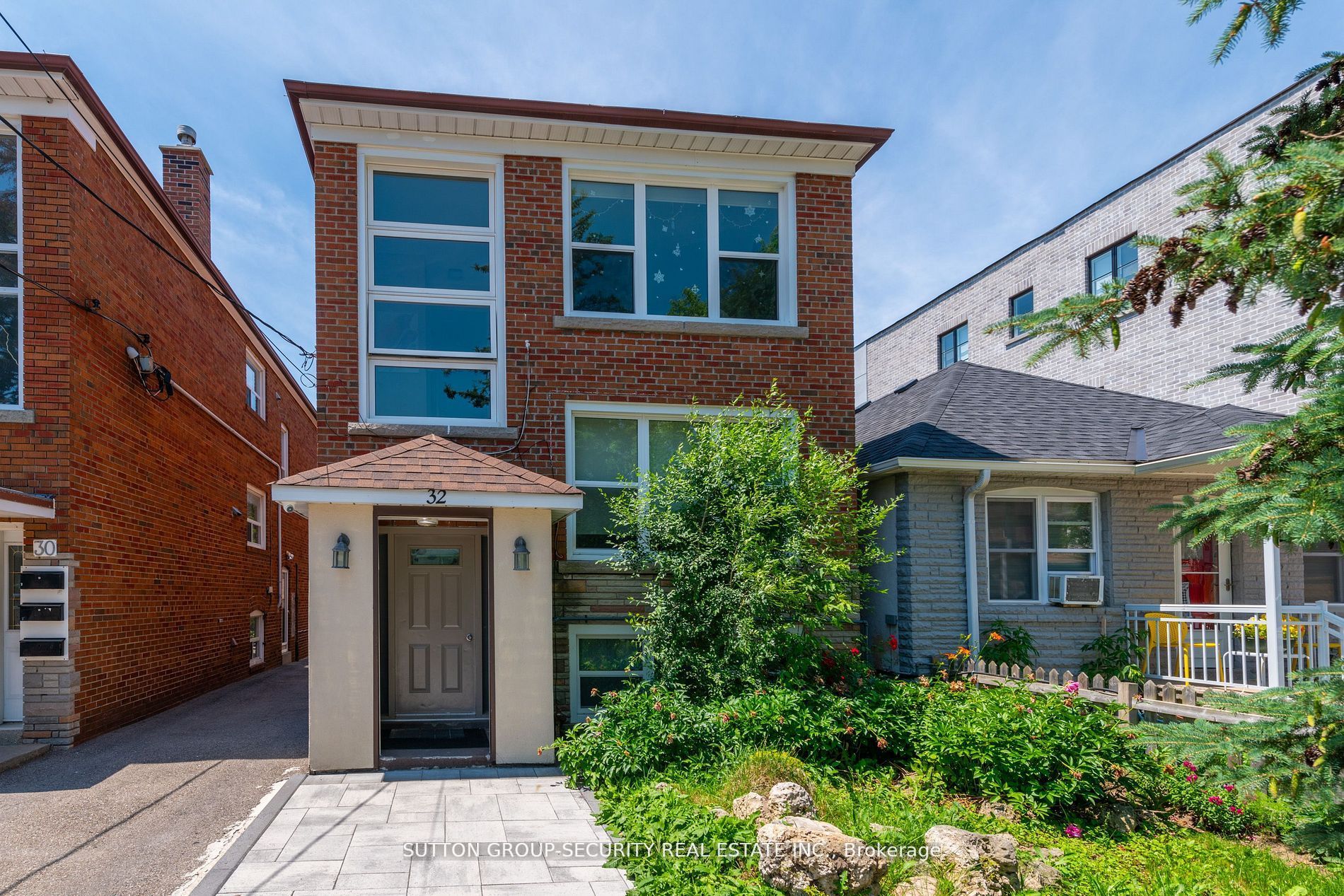 32 Little Blvd