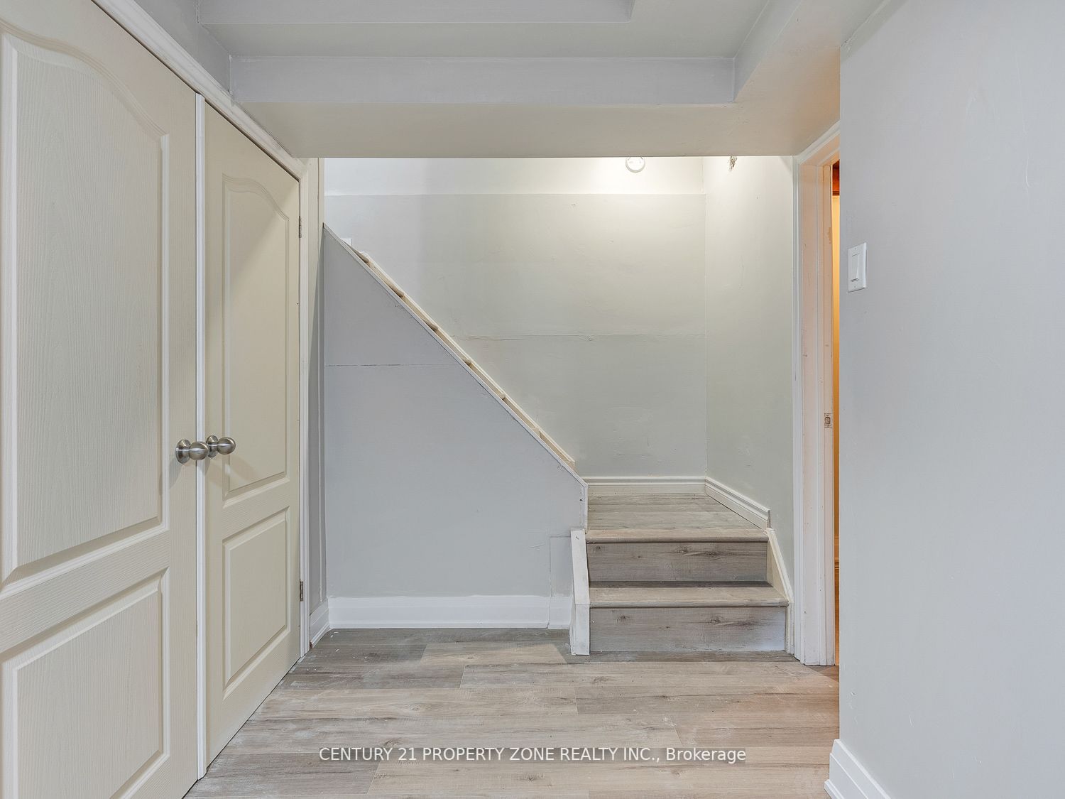 34 Roehampton Crescent
