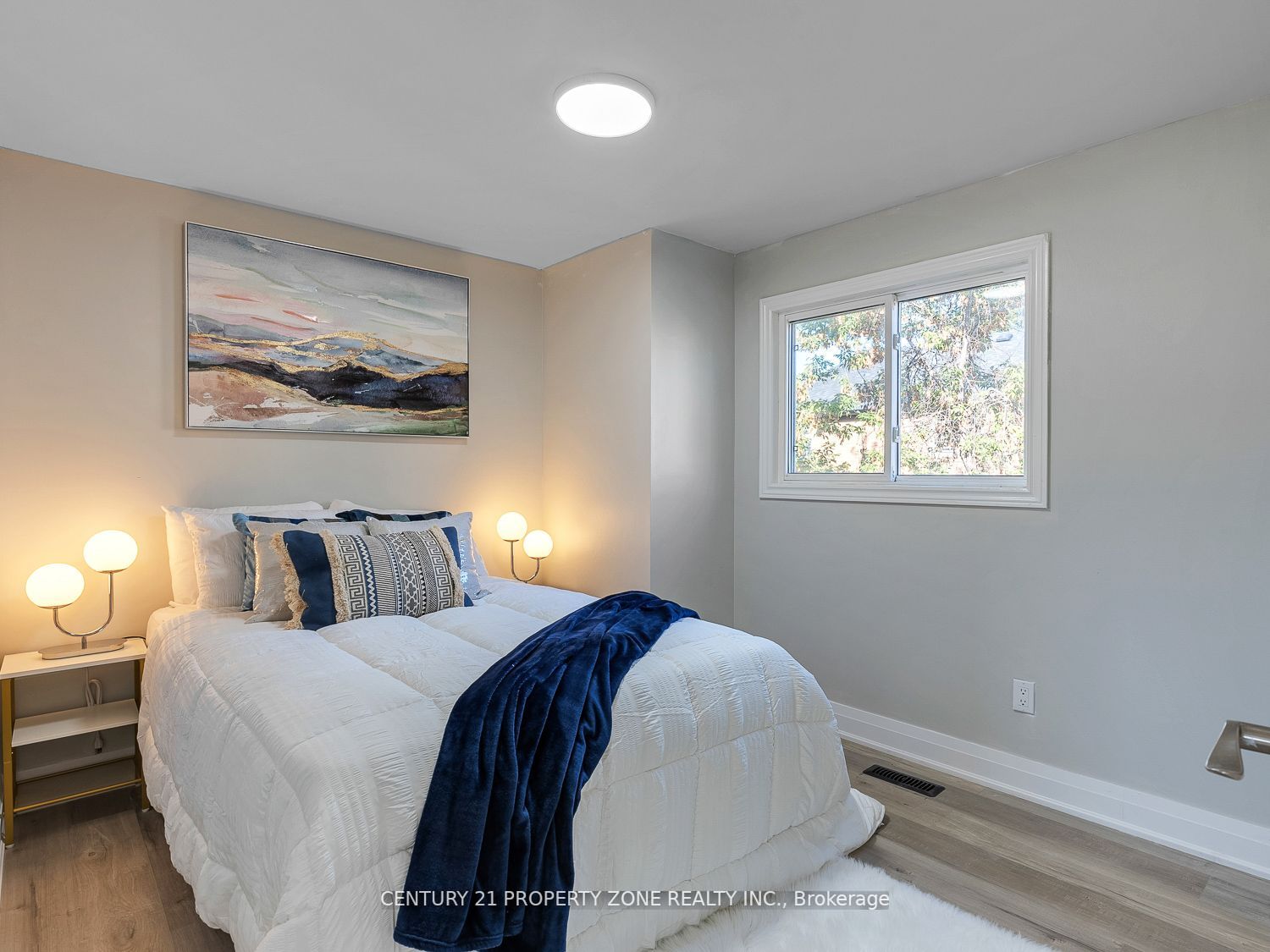 34 Roehampton Crescent