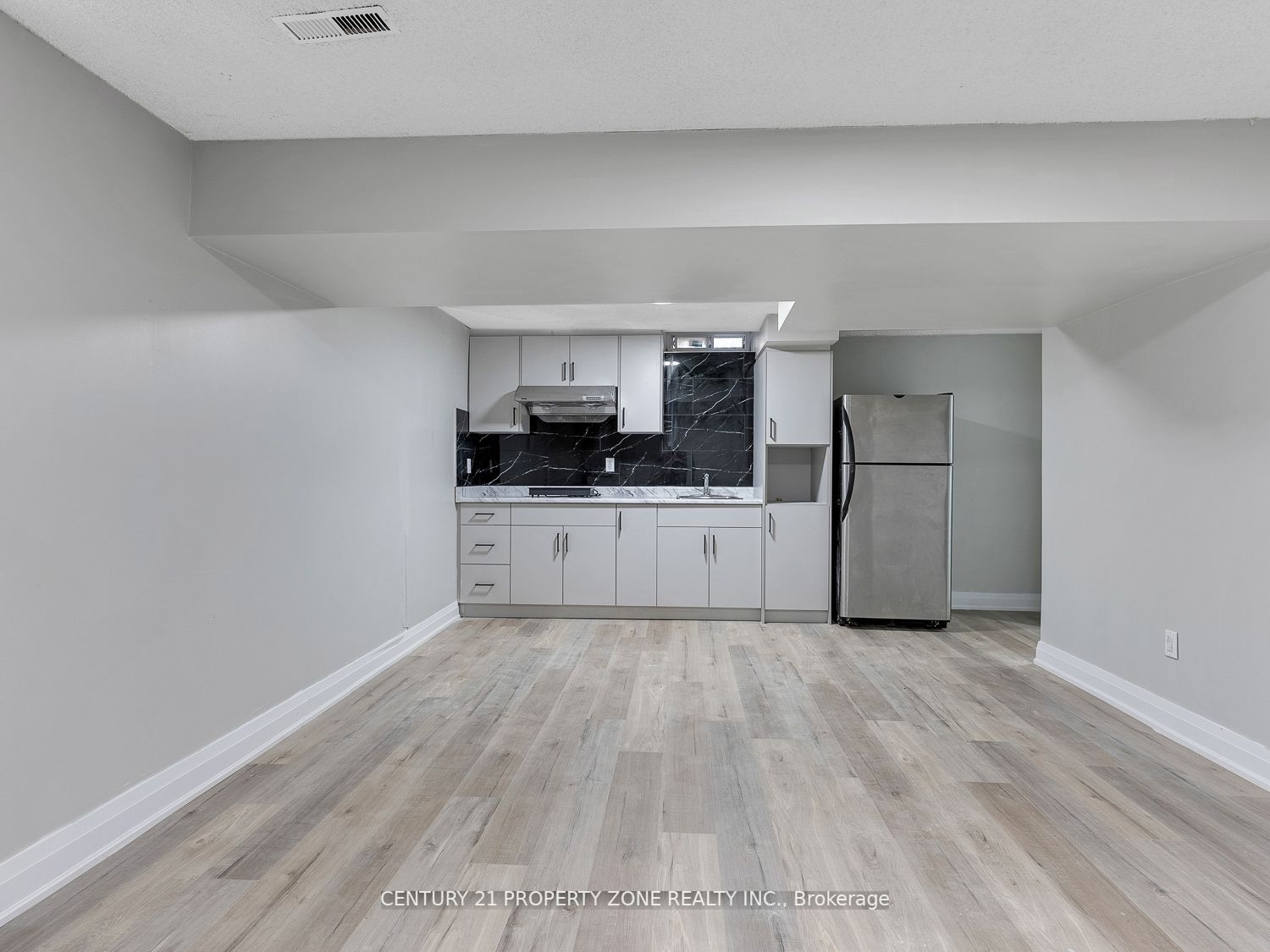 34 Roehampton Crescent