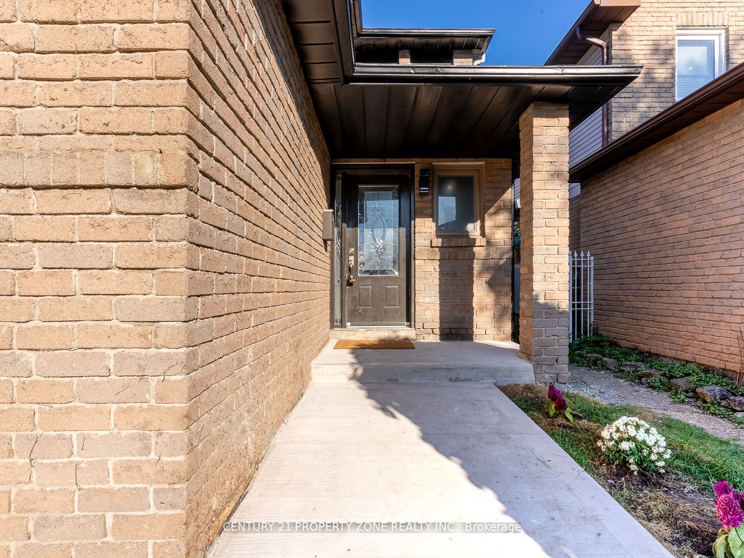 34 Roehampton Crescent