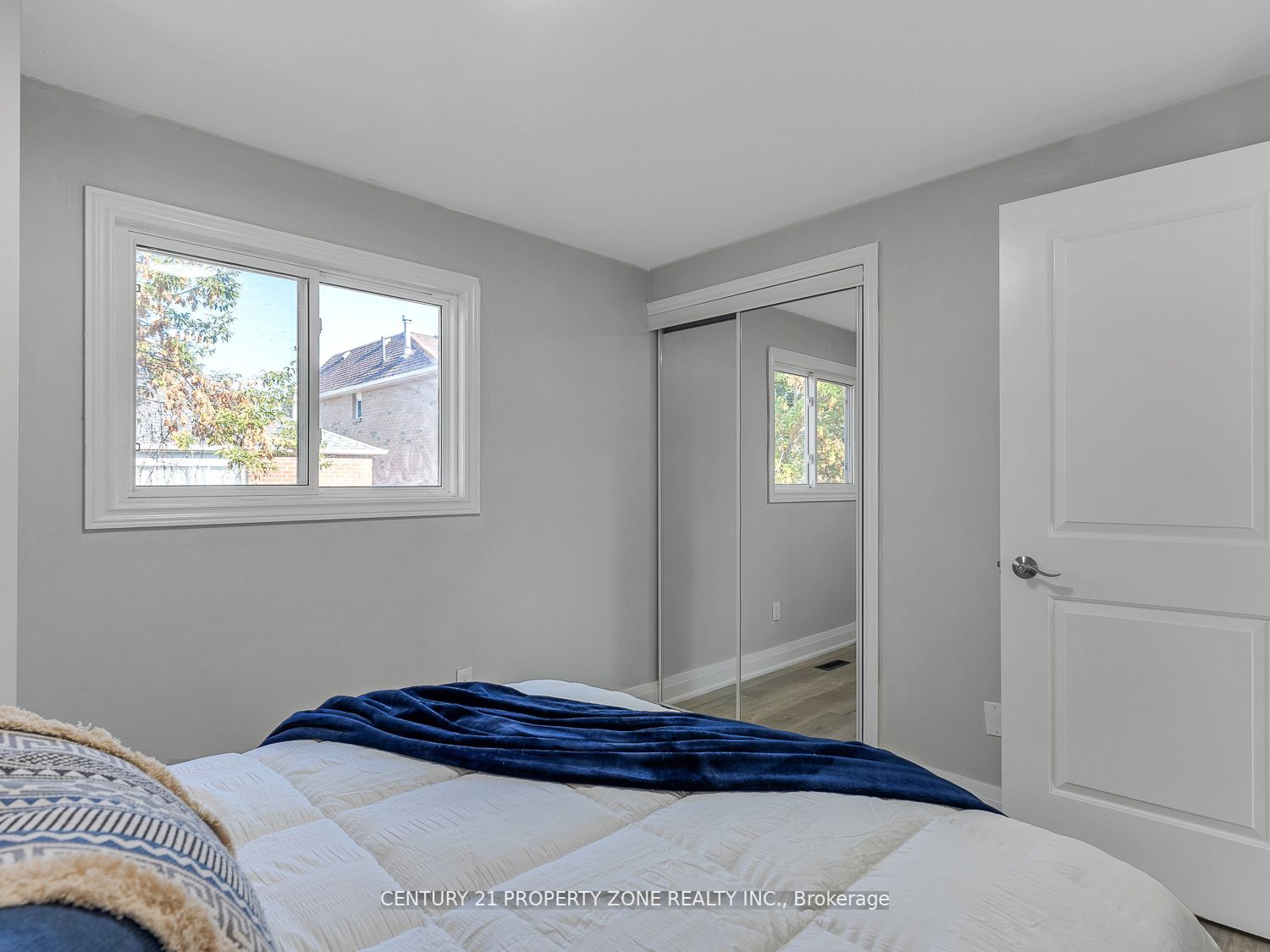 34 Roehampton Crescent