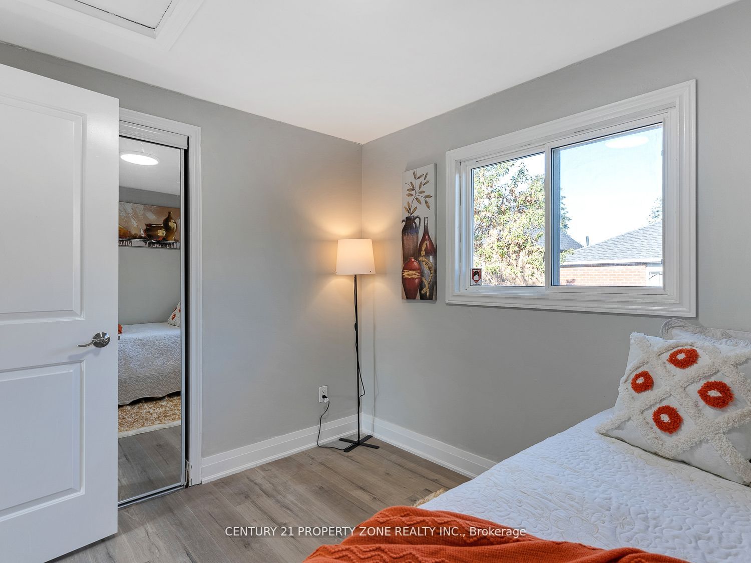 34 Roehampton Crescent