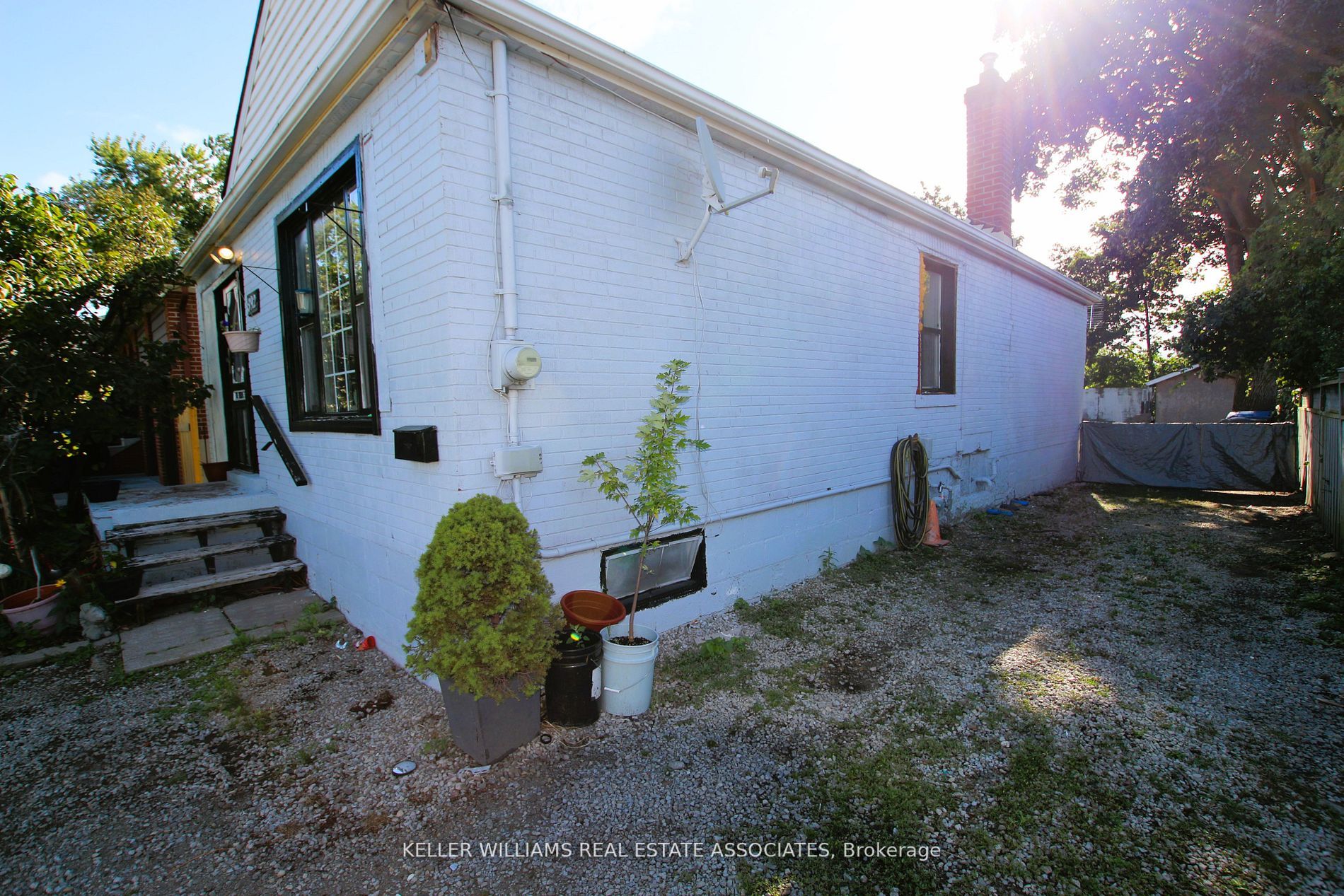 392 Marf Ave