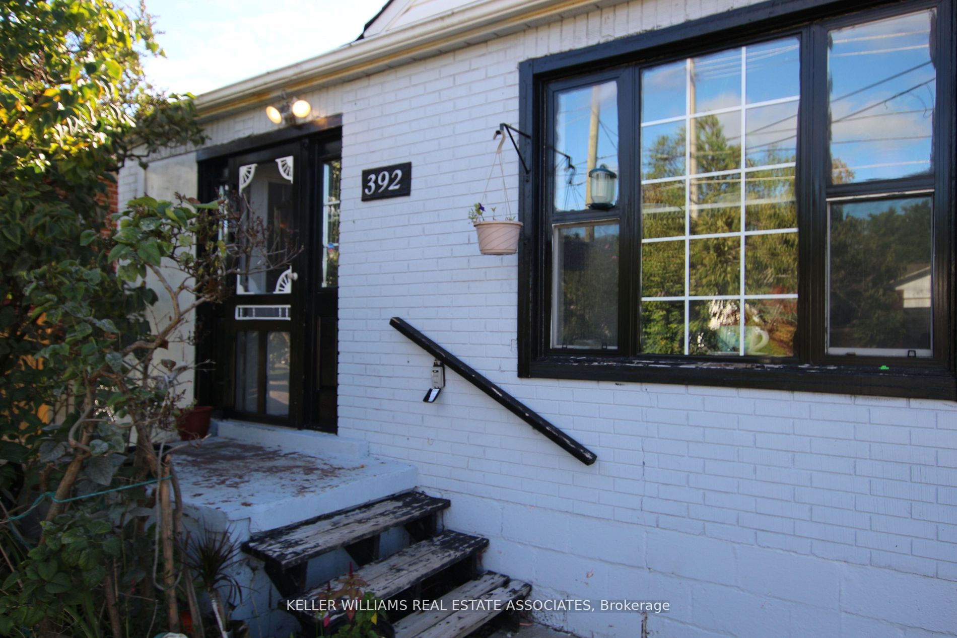392 Marf Ave