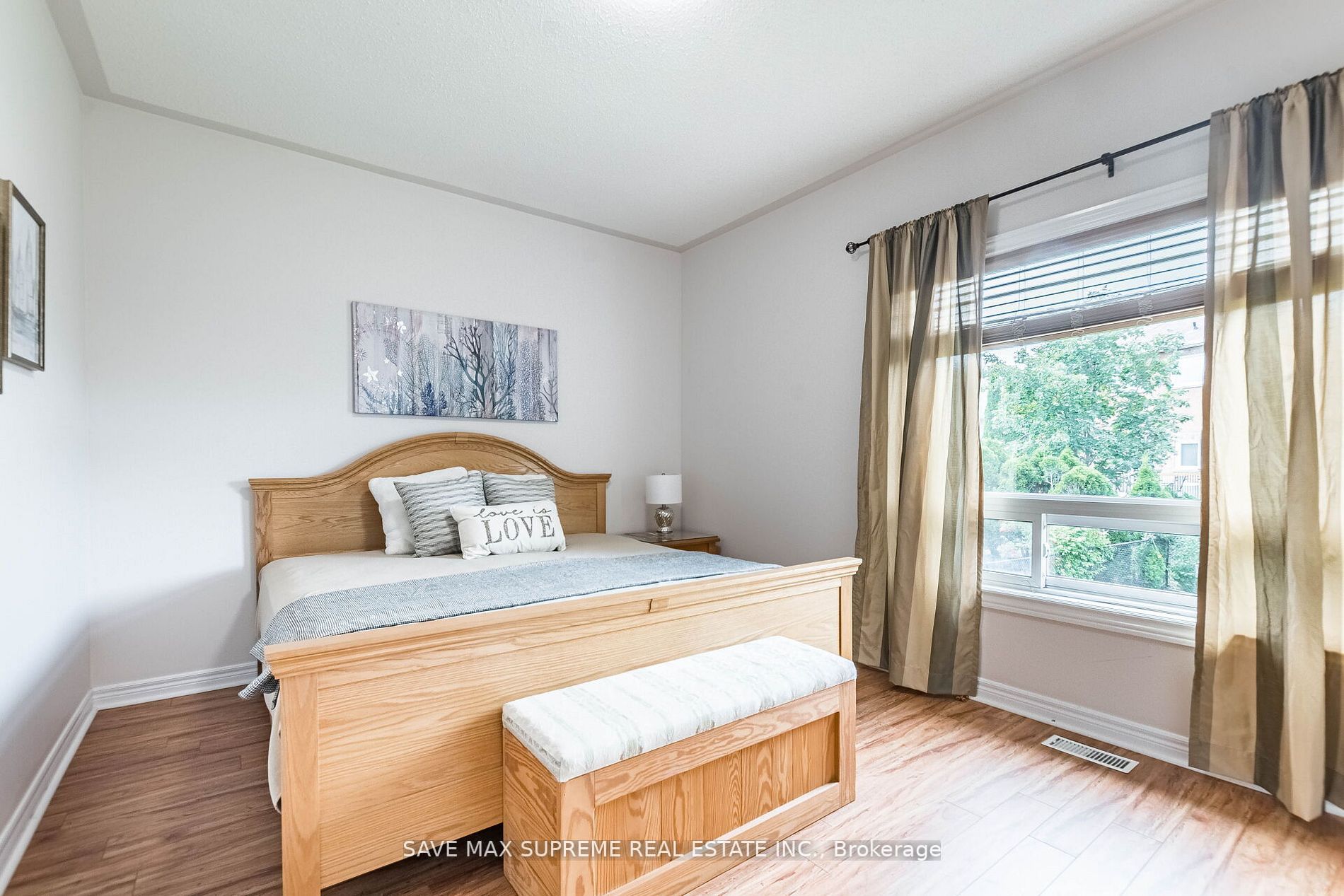 10 Kirkwood Crescent